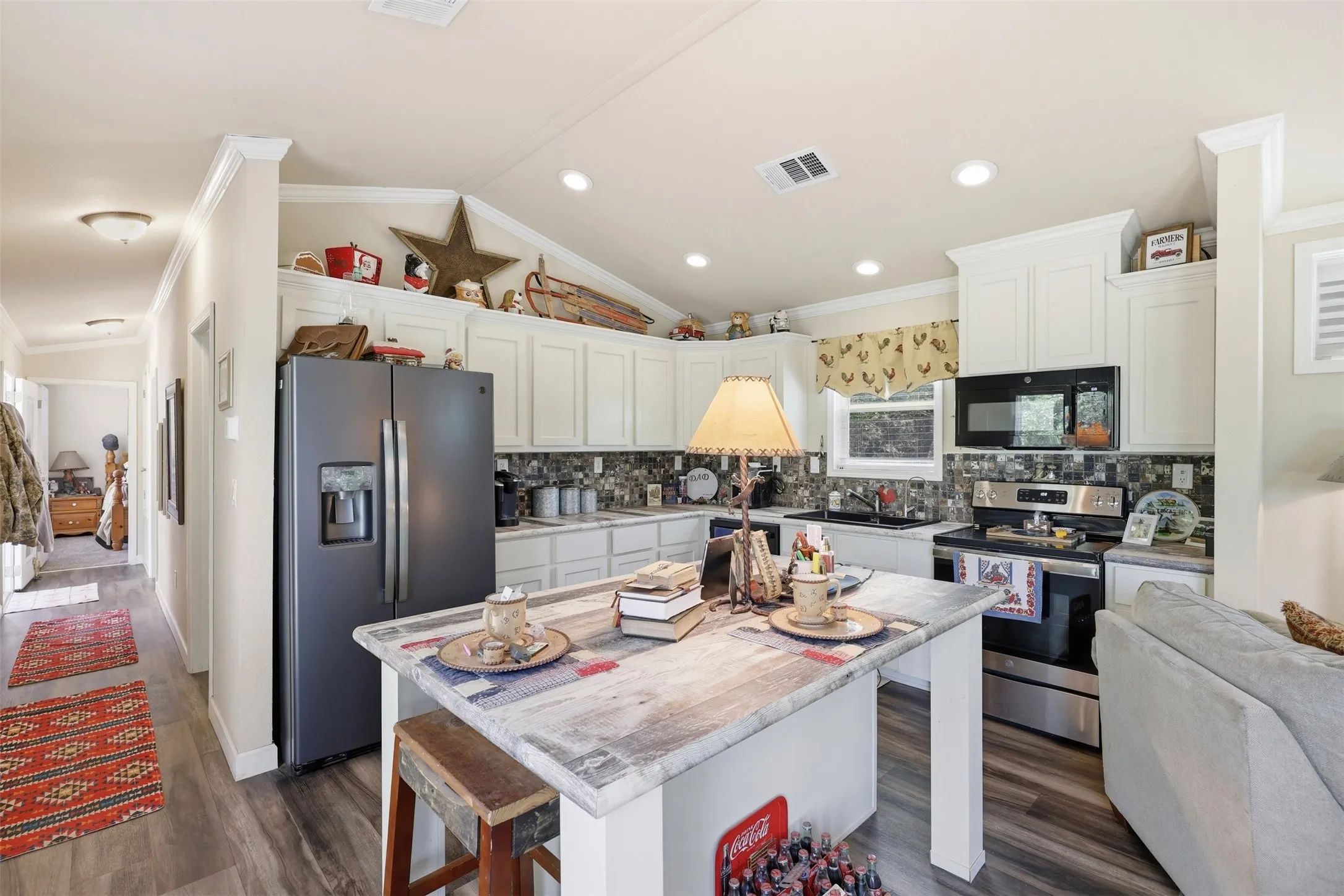 Mobile Home For Sale in Palo Pinto County , 140 E Bankhead Highway, Mineral Wells, Texas 76067, 2 Bedroom, 2 Bathroom, Garage spaces, 1,020 Sqft, built in 2021, mls#21259094, Real Estate Agent in Mineral Wells, Homes For Sale in Palo Pinto county, Homes For Sale in Mineral Wells, Realtor in Mineral Wells Texas, Real Estate Brokerage Independent Realty Texas, Luminita Cordes Realtor