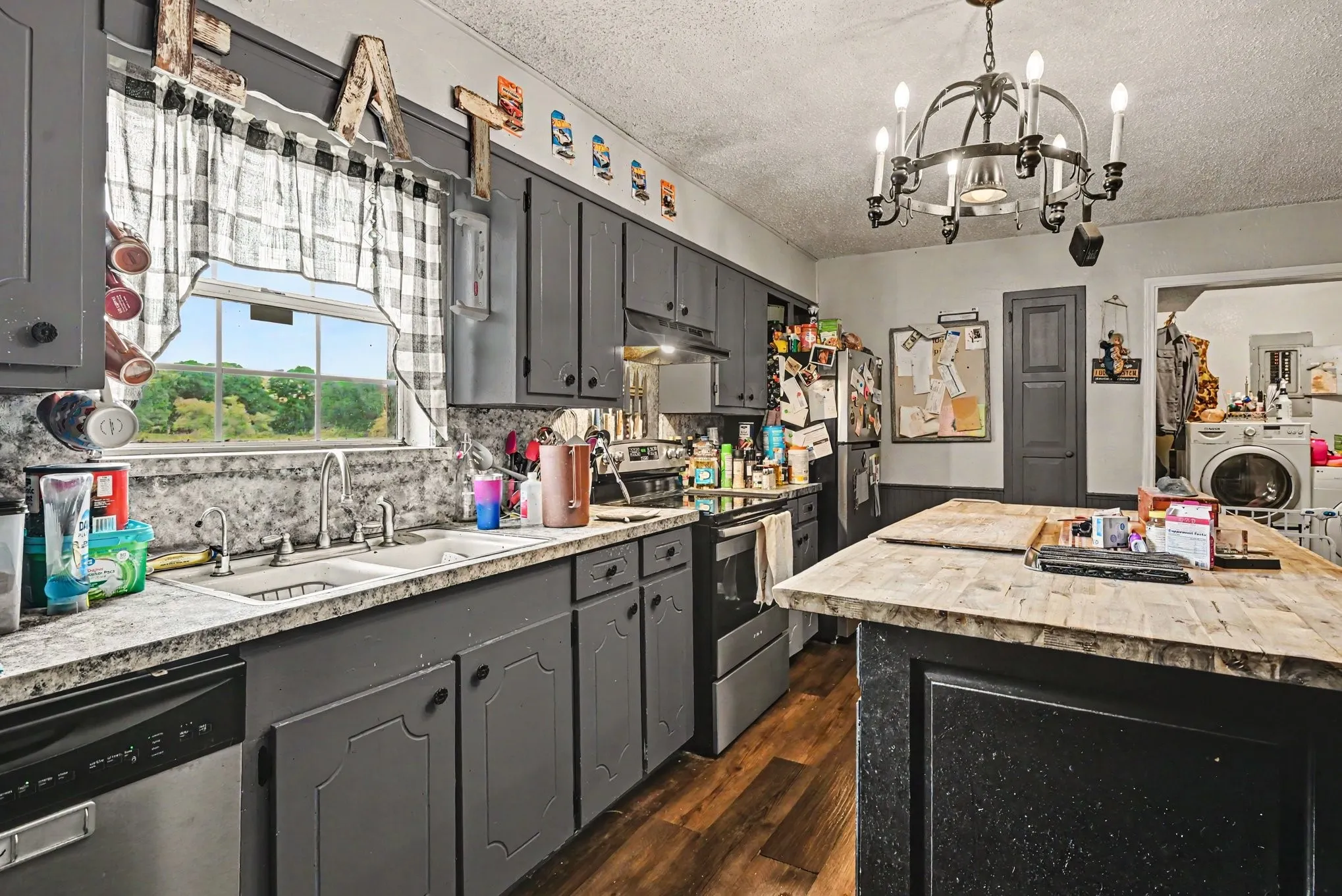 Single Family Residence For Sale in Tarrant County , 13270 Liberty School Road, Azle, Texas 76020, 3 Bedrooms, 2 Bathrooms, Garage spaces, 1,514 Sqft, built in 1986, Price $255,000, mls#21259046, Real Estate Agent in Azle, Homes For Sale in Tarrant county, Homes For Sale in Azle, Realtor in Azle Texas, Real Estate Brokerage Independent Realty Texas, Luminita Cordes Realtor