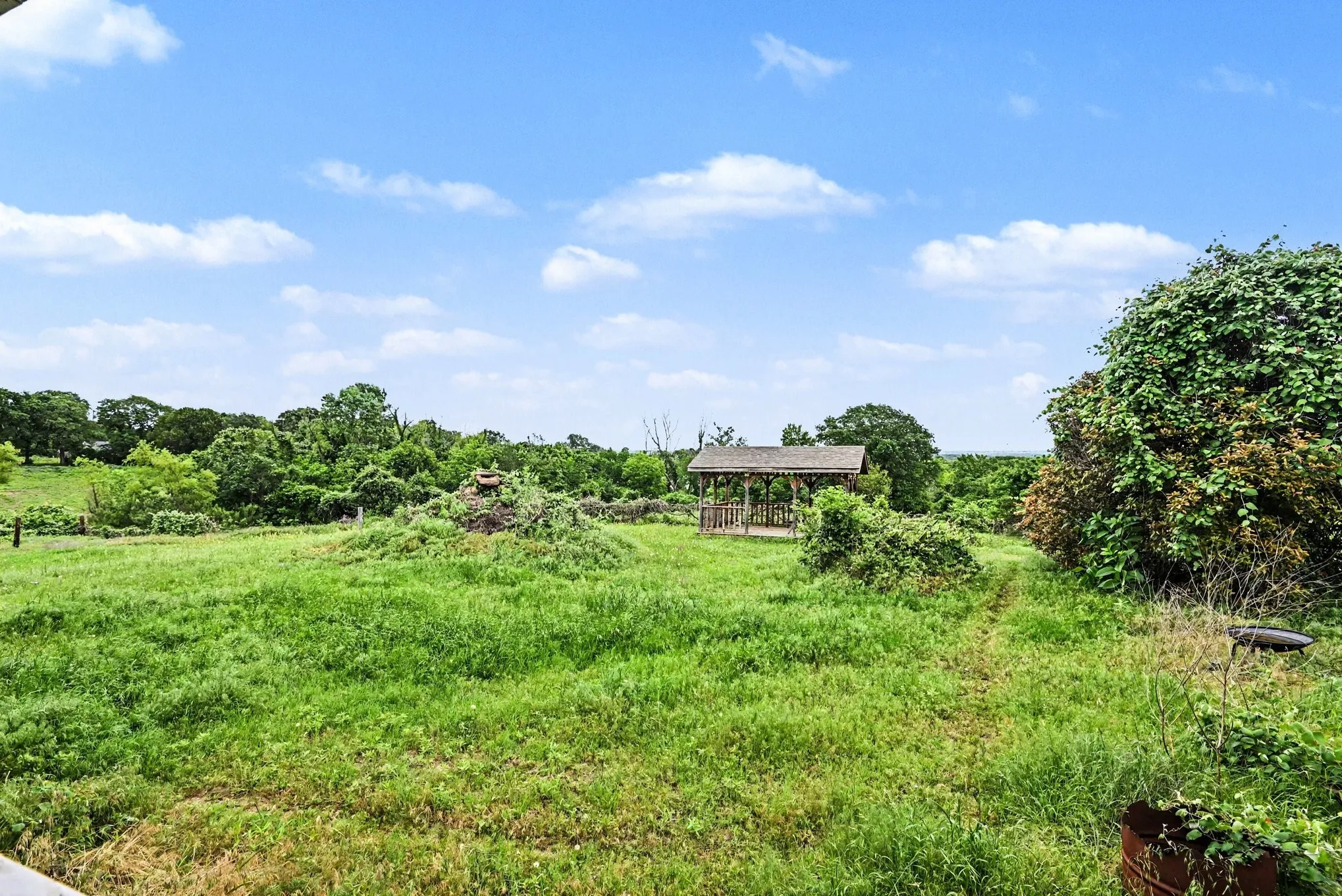 Single Family Residence For Sale in Tarrant County , 13270 Liberty School Road, Azle, Texas 76020, 3 Bedrooms, 2 Bathrooms, Garage spaces, 1,514 Sqft, built in 1986, Price $255,000, mls#21259046, Real Estate Agent in Azle, Homes For Sale in Tarrant county, Homes For Sale in Azle, Realtor in Azle Texas, Real Estate Brokerage Independent Realty Texas, Luminita Cordes Realtor