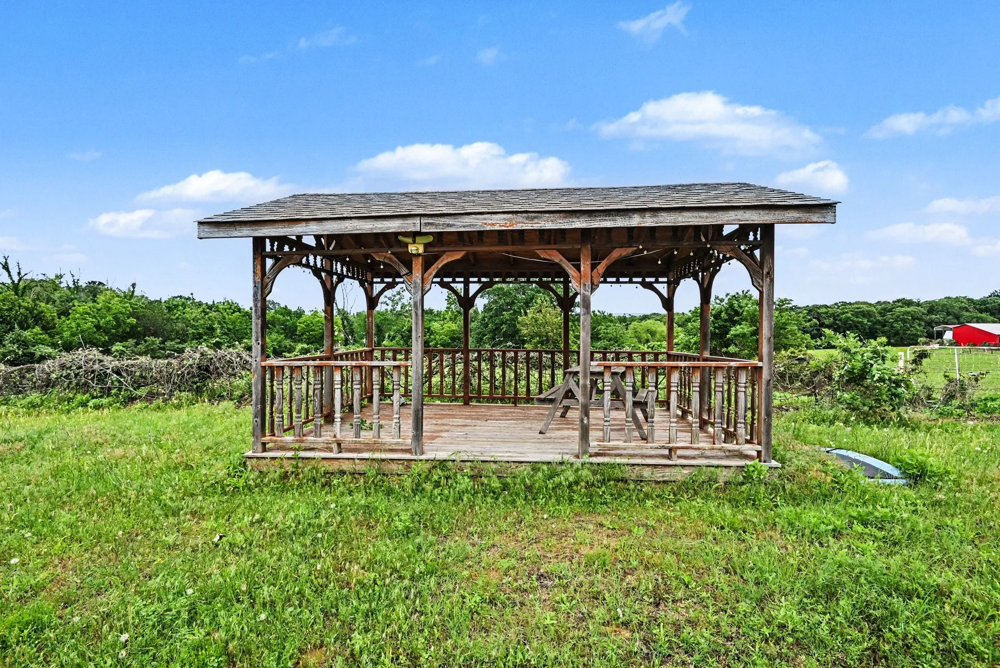 Single Family Residence For Sale in Tarrant County , 13270 Liberty School Road, Azle, Texas 76020, 3 Bedrooms, 2 Bathrooms, Garage spaces, 1,514 Sqft, built in 1986, Price $255,000, mls#21259046, Real Estate Agent in Azle, Homes For Sale in Tarrant county, Homes For Sale in Azle, Realtor in Azle Texas, Real Estate Brokerage Independent Realty Texas, Luminita Cordes Realtor