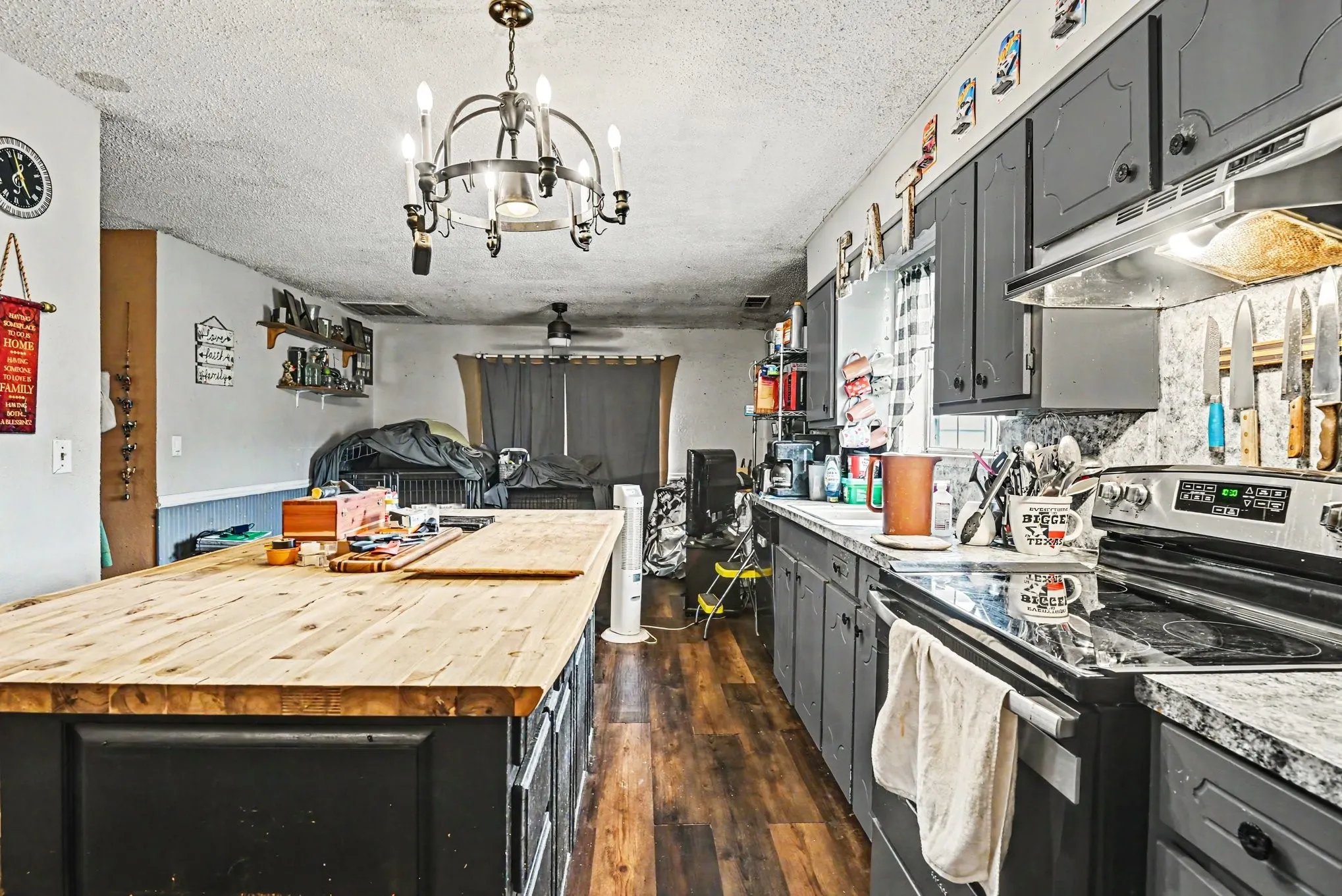 Single Family Residence For Sale in Tarrant County , 13270 Liberty School Road, Azle, Texas 76020, 3 Bedrooms, 2 Bathrooms, Garage spaces, 1,514 Sqft, built in 1986, Price $255,000, mls#21259046, Real Estate Agent in Azle, Homes For Sale in Tarrant county, Homes For Sale in Azle, Realtor in Azle Texas, Real Estate Brokerage Independent Realty Texas, Luminita Cordes Realtor