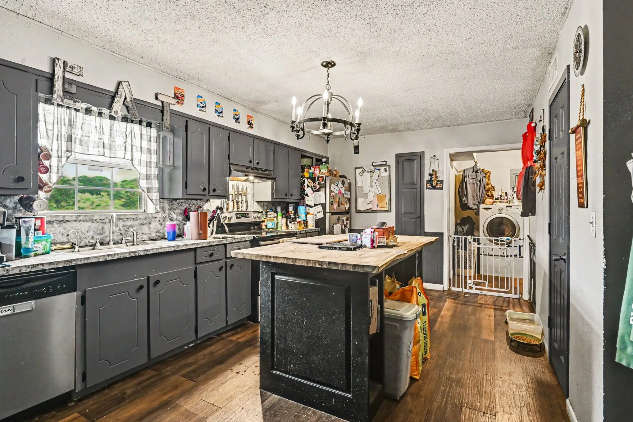 Single Family Residence For Sale in Tarrant County , 13270 Liberty School Road, Azle, Texas 76020, 3 Bedrooms, 2 Bathrooms, Garage spaces, 1,514 Sqft, built in 1986, Price $255,000, mls#21259046, Real Estate Agent in Azle, Homes For Sale in Tarrant county, Homes For Sale in Azle, Realtor in Azle Texas, Real Estate Brokerage Independent Realty Texas, Luminita Cordes Realtor