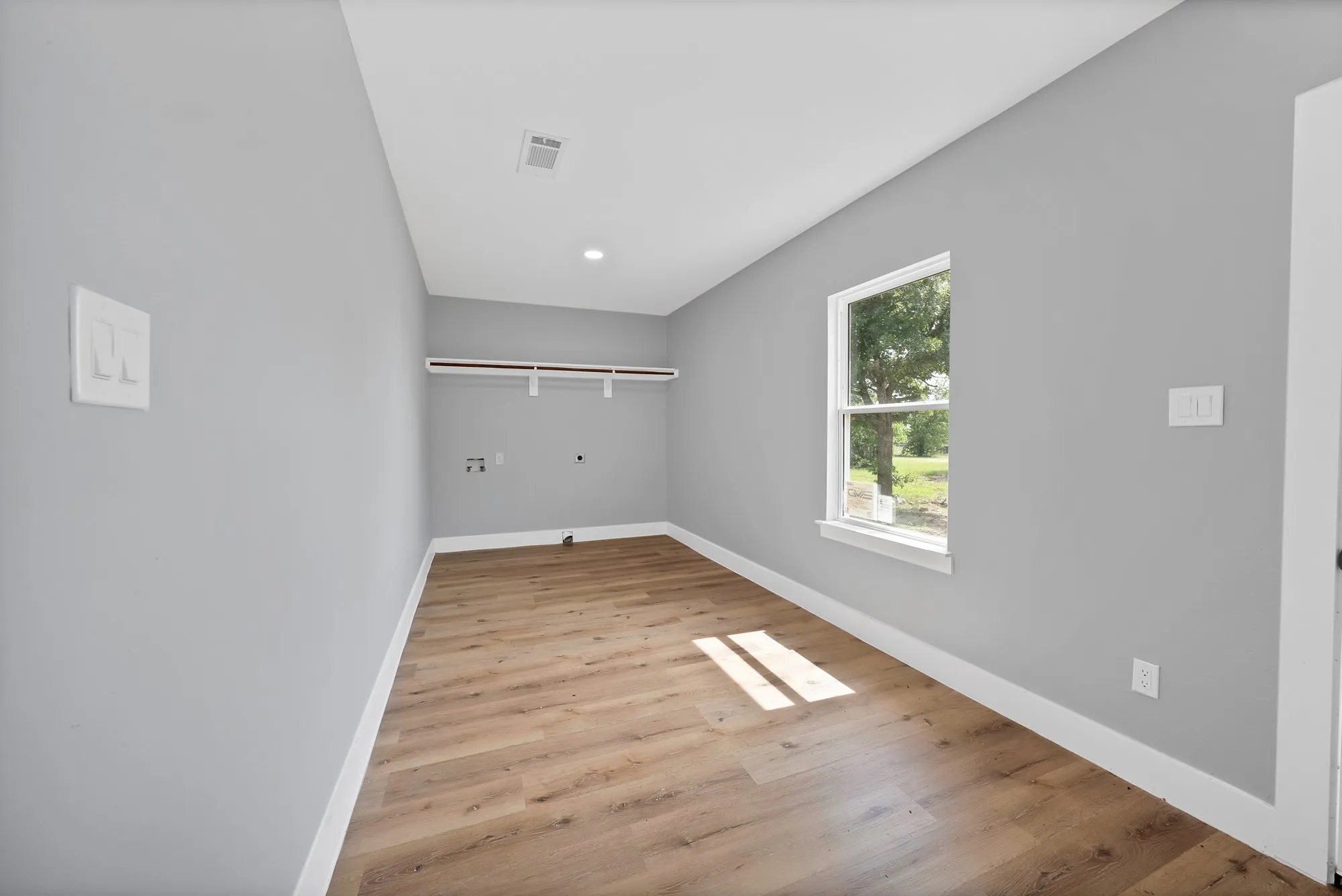 Single Family Residence For Sale in Johnson County , 3800 County Road 1125, Cleburne, Texas 76033, 3 Bedroom, 3 Bathroom, Garage spaces, 3,019 Sqft, built in 1970, mls#21160533, Real Estate Agent in Cleburne, Homes For Sale in Johnson county, Homes For Sale in Cleburne, Realtor in Cleburne Texas, Real Estate Brokerage Independent Realty Texas, Luminita Cordes Realtor