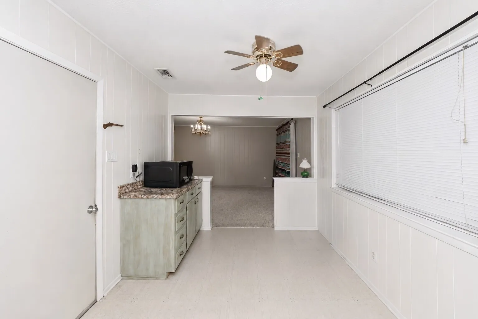 Single Family Residence For Sale in Palo Pinto County , 805 Long Drive, Mineral Wells, Texas 76067, 3 Bedroom, 2 Bathroom, 2 Garage spaces, 1,484 Sqft, built in 1968, mls#21256779, Real Estate Agent in Mineral Wells, Homes For Sale in Palo Pinto county, Homes For Sale in Mineral Wells, Realtor in Mineral Wells Texas, Real Estate Brokerage Independent Realty Texas, Luminita Cordes Realtor