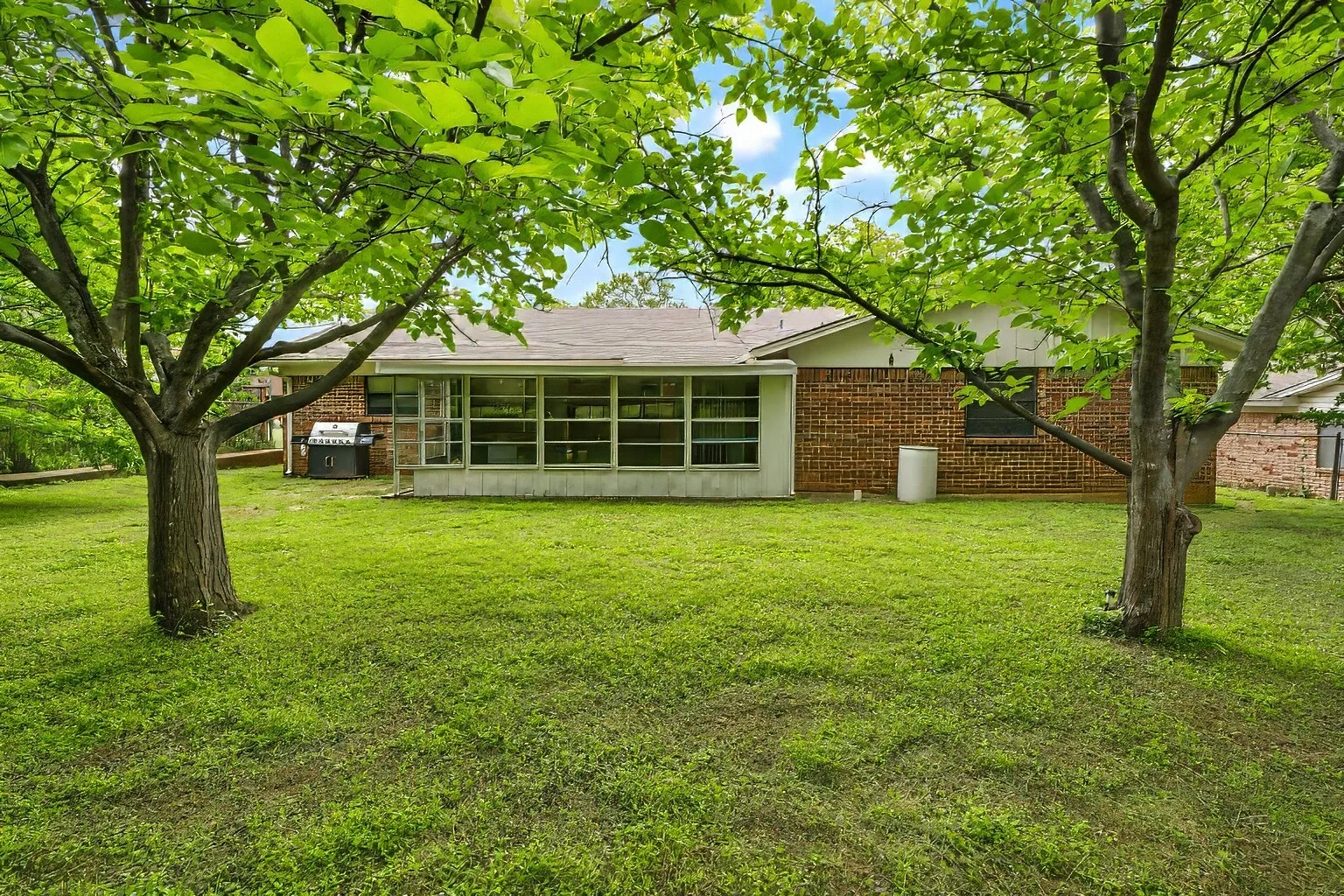 Single Family Residence For Sale in Palo Pinto County , 805 Long Drive, Mineral Wells, Texas 76067, 3 Bedroom, 2 Bathroom, 2 Garage spaces, 1,484 Sqft, built in 1968, mls#21256779, Real Estate Agent in Mineral Wells, Homes For Sale in Palo Pinto county, Homes For Sale in Mineral Wells, Realtor in Mineral Wells Texas, Real Estate Brokerage Independent Realty Texas, Luminita Cordes Realtor