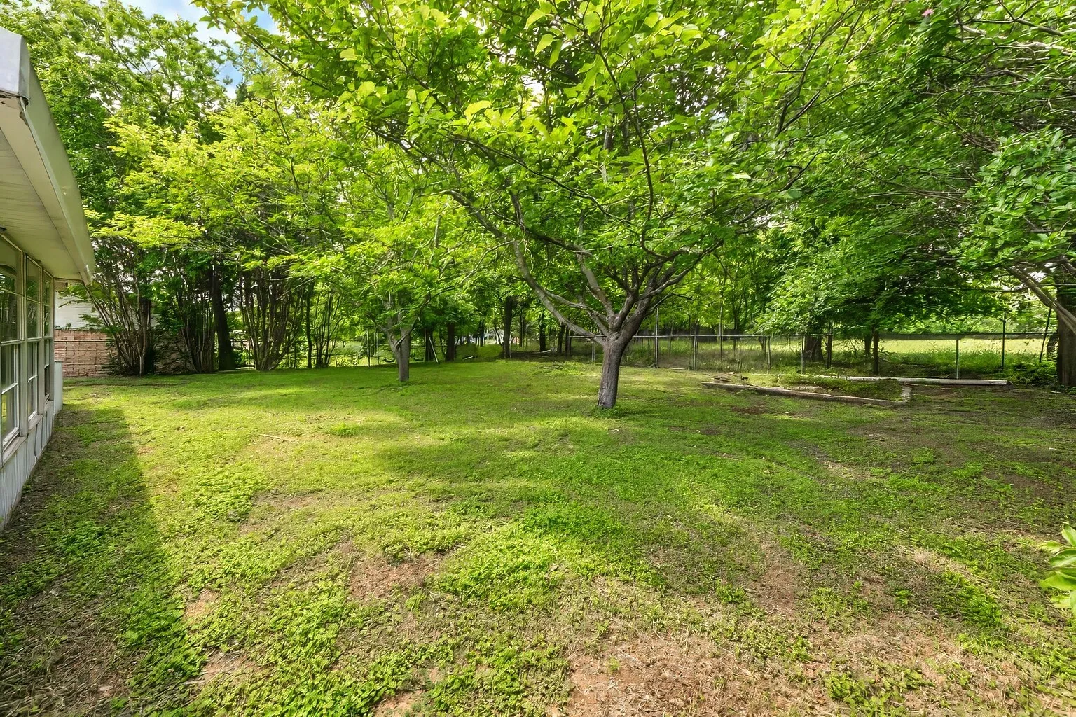 Single Family Residence For Sale in Palo Pinto County , 805 Long Drive, Mineral Wells, Texas 76067, 3 Bedroom, 2 Bathroom, 2 Garage spaces, 1,484 Sqft, built in 1968, mls#21256779, Real Estate Agent in Mineral Wells, Homes For Sale in Palo Pinto county, Homes For Sale in Mineral Wells, Realtor in Mineral Wells Texas, Real Estate Brokerage Independent Realty Texas, Luminita Cordes Realtor
