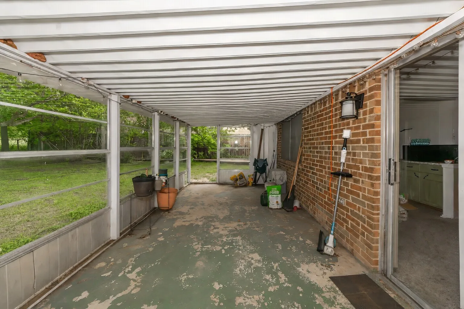 Single Family Residence For Sale in Palo Pinto County , 805 Long Drive, Mineral Wells, Texas 76067, 3 Bedroom, 2 Bathroom, 2 Garage spaces, 1,484 Sqft, built in 1968, mls#21256779, Real Estate Agent in Mineral Wells, Homes For Sale in Palo Pinto county, Homes For Sale in Mineral Wells, Realtor in Mineral Wells Texas, Real Estate Brokerage Independent Realty Texas, Luminita Cordes Realtor