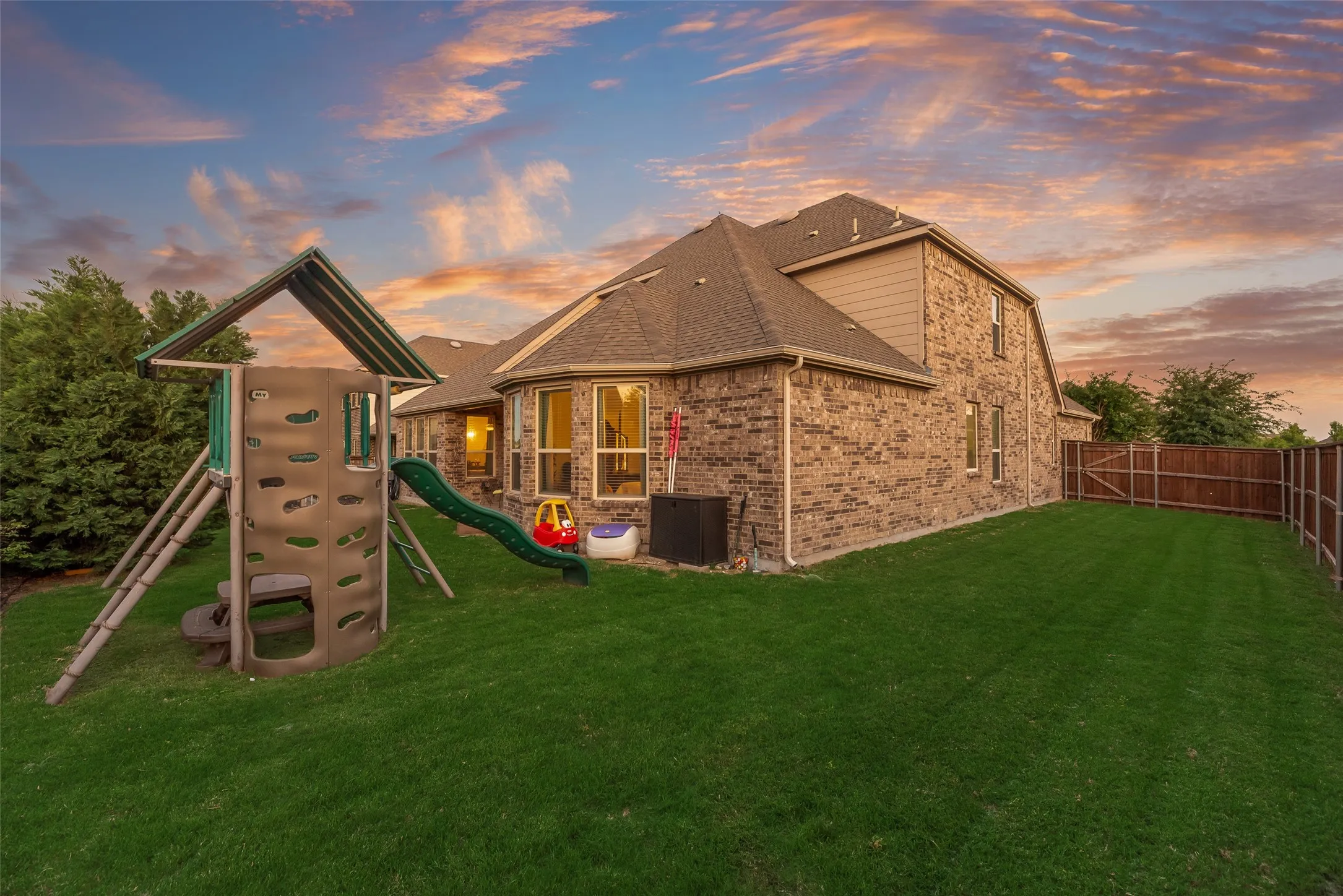 Single Family Residence For Sale in Collin County , 11012 Carrizo Road, Frisco, Texas 75035, 4 Bedroom, 4 Bathroom, 2 Garage spaces, 3,283 Sqft, built in 2019, mls#21262670, Real Estate Agent in Frisco, Homes For Sale in Collin county, Homes For Sale in Frisco, Realtor in Frisco Texas, Real Estate Brokerage Independent Realty Texas, Luminita Cordes Realtor