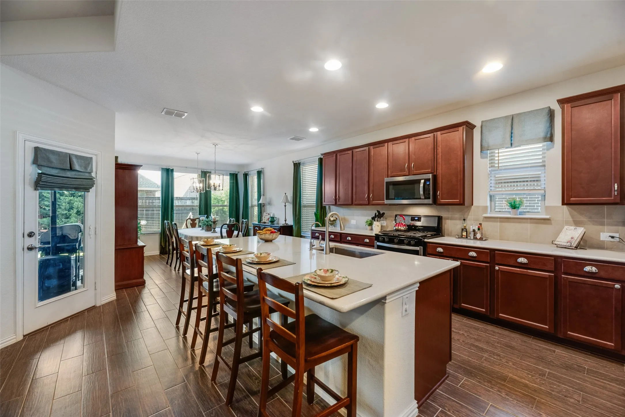 Single Family Residence For Sale in Collin County , 11012 Carrizo Road, Frisco, Texas 75035, 4 Bedroom, 4 Bathroom, 2 Garage spaces, 3,283 Sqft, built in 2019, mls#21262670, Real Estate Agent in Frisco, Homes For Sale in Collin county, Homes For Sale in Frisco, Realtor in Frisco Texas, Real Estate Brokerage Independent Realty Texas, Luminita Cordes Realtor