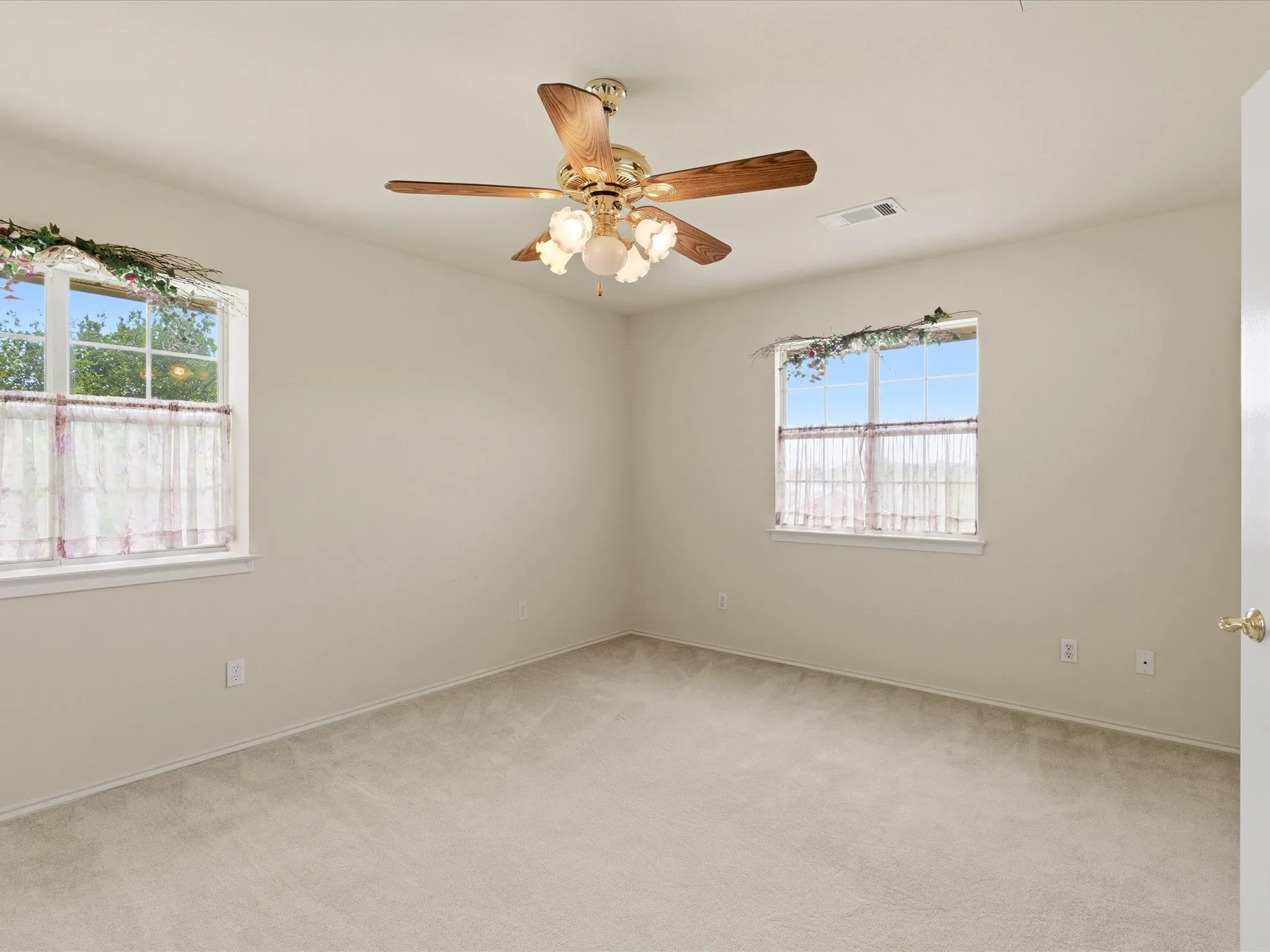 Single Family Residence For Sale in Collin County , 8645 County Road 419, Anna, Texas 75409, 4 Bedroom, 3 Bathroom, 2 Garage spaces, 2,740 Sqft, built in 1998, mls#21262415, Real Estate Agent in Anna, Homes For Sale in Collin county, Homes For Sale in Anna, Realtor in Anna Texas, Real Estate Brokerage Independent Realty Texas, Luminita Cordes Realtor