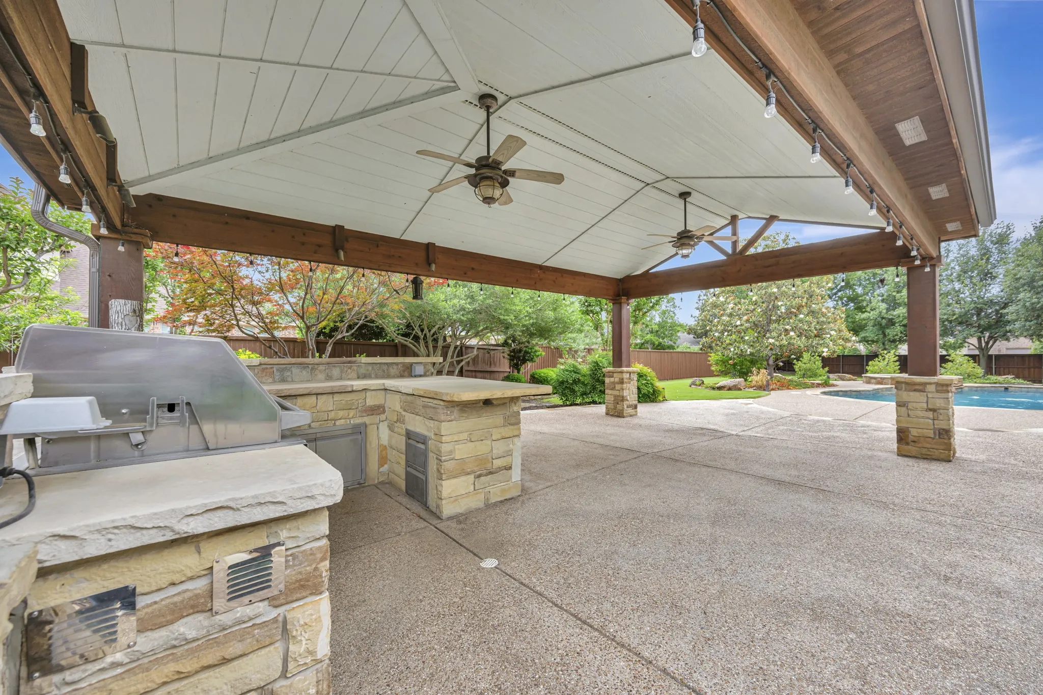 Single Family Residence For Sale in Denton County , 5200 Temple Drive, Flower Mound, Texas 75028, 4 Bedrooms, 4 Bathrooms, 3 Garage spaces, 3,999 Sqft, built in 2002, Price $1,185,000, mls#21234311, Real Estate Agent in Flower Mound, Homes For Sale in Denton county, Homes For Sale in Flower Mound, Realtor in Flower Mound Texas, Real Estate Brokerage Independent Realty Texas, Luminita Cordes Realtor