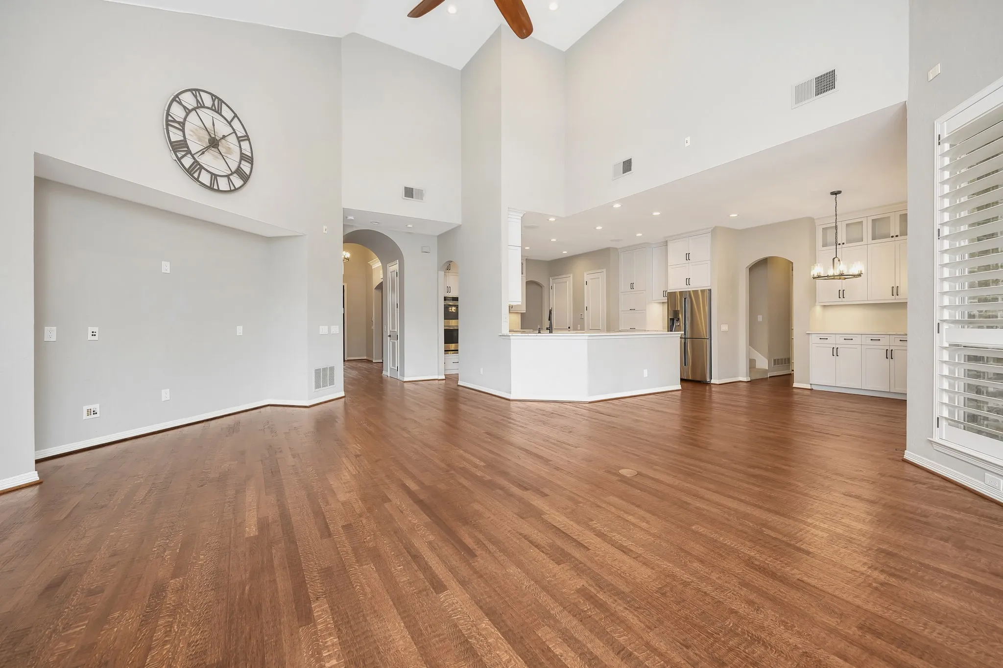 Single Family Residence For Sale in Denton County , 5200 Temple Drive, Flower Mound, Texas 75028, 4 Bedrooms, 4 Bathrooms, 3 Garage spaces, 3,999 Sqft, built in 2002, Price $1,185,000, mls#21234311, Real Estate Agent in Flower Mound, Homes For Sale in Denton county, Homes For Sale in Flower Mound, Realtor in Flower Mound Texas, Real Estate Brokerage Independent Realty Texas, Luminita Cordes Realtor