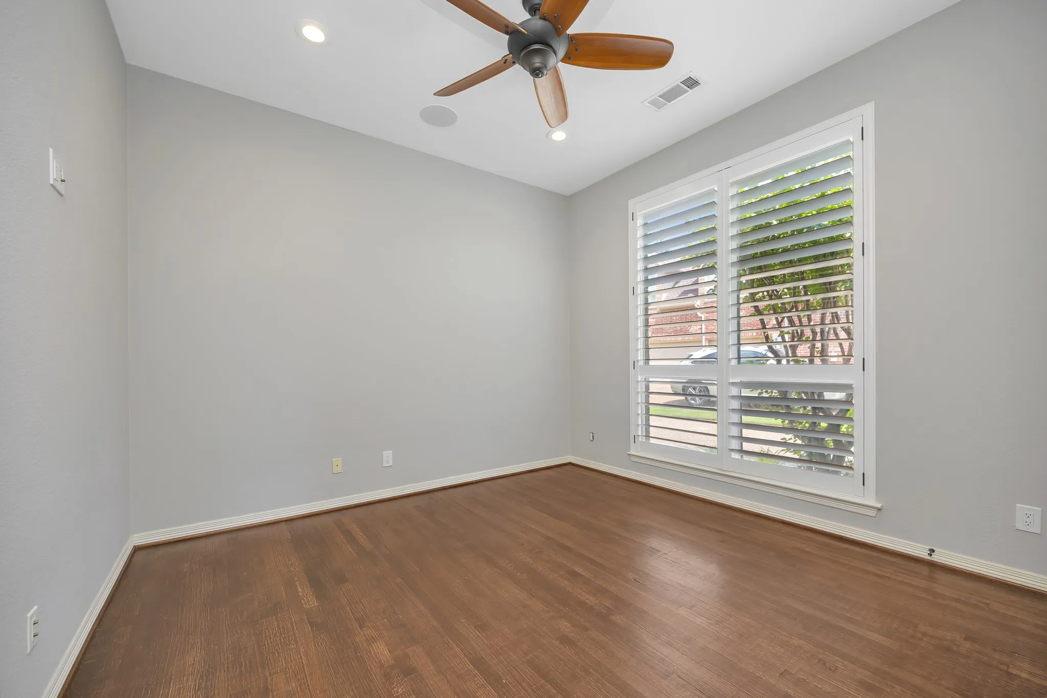 Single Family Residence For Sale in Denton County , 5200 Temple Drive, Flower Mound, Texas 75028, 4 Bedrooms, 4 Bathrooms, 3 Garage spaces, 3,999 Sqft, built in 2002, Price $1,185,000, mls#21234311, Real Estate Agent in Flower Mound, Homes For Sale in Denton county, Homes For Sale in Flower Mound, Realtor in Flower Mound Texas, Real Estate Brokerage Independent Realty Texas, Luminita Cordes Realtor