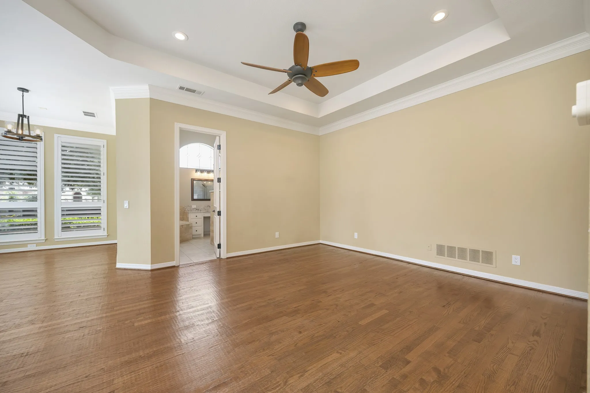Single Family Residence For Sale in Denton County , 5200 Temple Drive, Flower Mound, Texas 75028, 4 Bedrooms, 4 Bathrooms, 3 Garage spaces, 3,999 Sqft, built in 2002, Price $1,185,000, mls#21234311, Real Estate Agent in Flower Mound, Homes For Sale in Denton county, Homes For Sale in Flower Mound, Realtor in Flower Mound Texas, Real Estate Brokerage Independent Realty Texas, Luminita Cordes Realtor