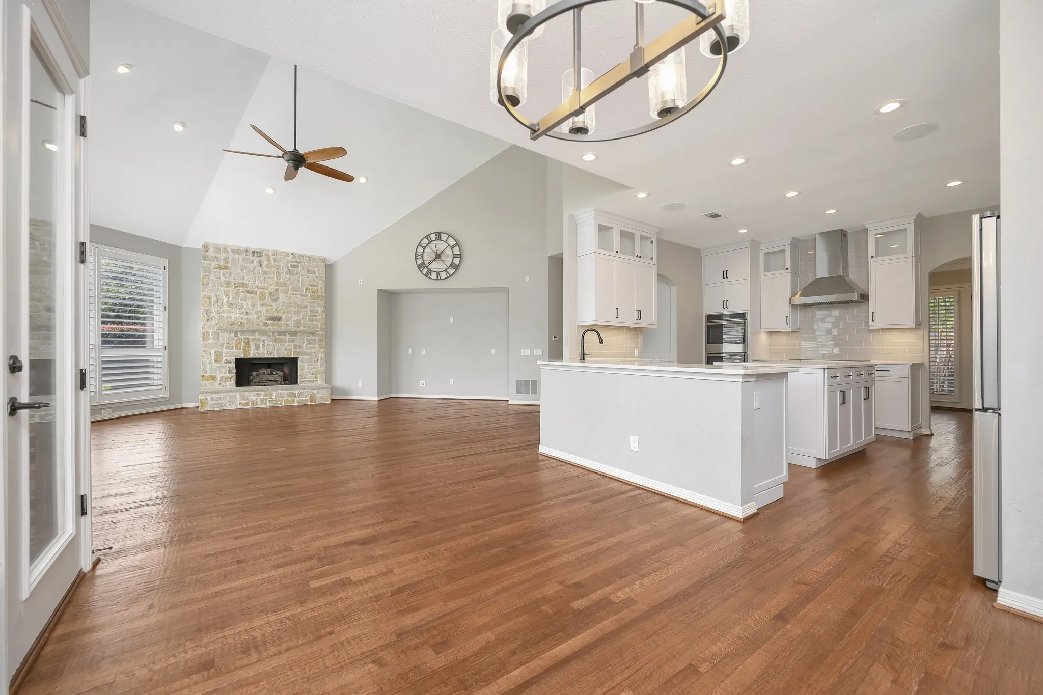 Single Family Residence For Sale in Denton County , 5200 Temple Drive, Flower Mound, Texas 75028, 4 Bedrooms, 4 Bathrooms, 3 Garage spaces, 3,999 Sqft, built in 2002, Price $1,185,000, mls#21234311, Real Estate Agent in Flower Mound, Homes For Sale in Denton county, Homes For Sale in Flower Mound, Realtor in Flower Mound Texas, Real Estate Brokerage Independent Realty Texas, Luminita Cordes Realtor