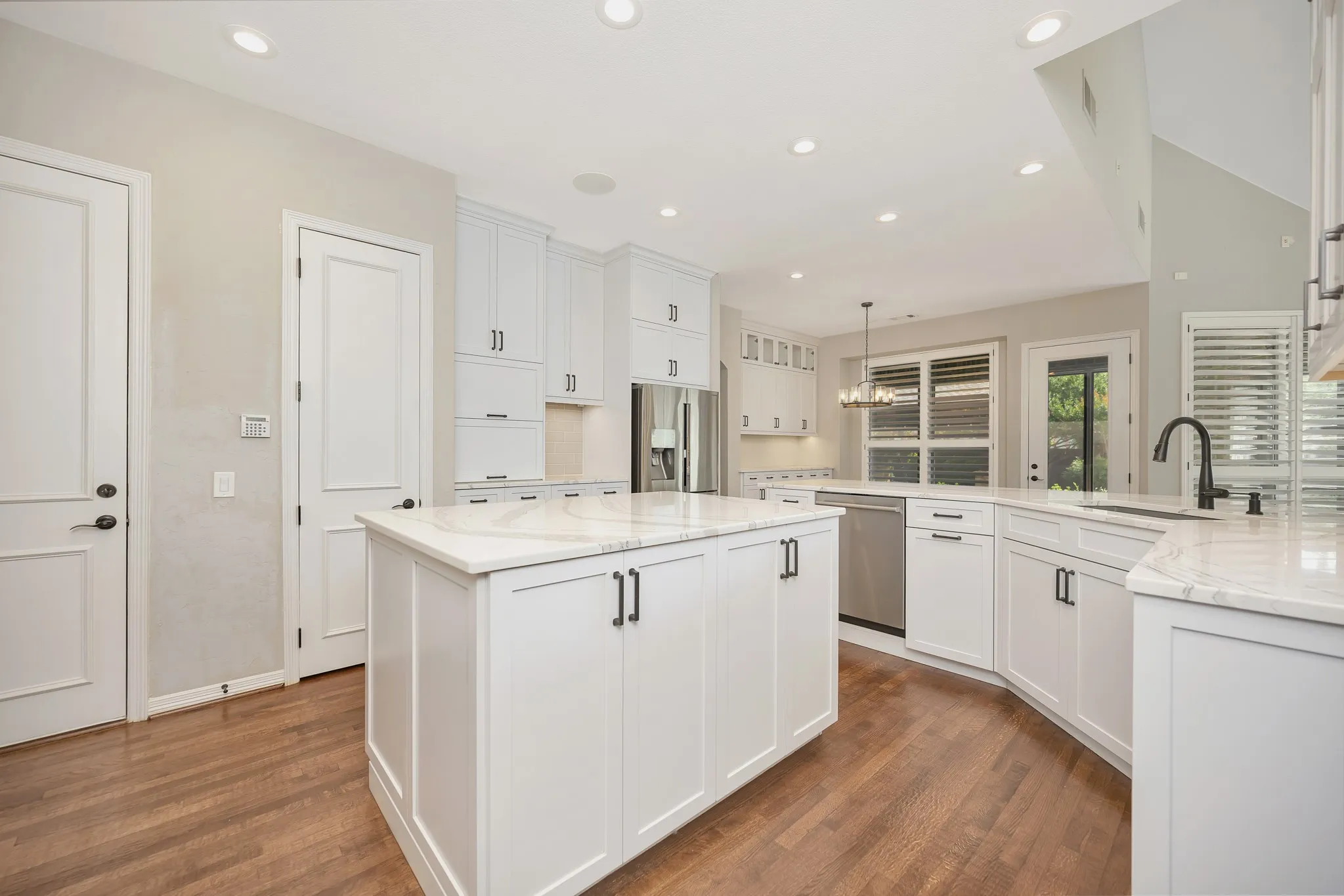 Single Family Residence For Sale in Denton County , 5200 Temple Drive, Flower Mound, Texas 75028, 4 Bedrooms, 4 Bathrooms, 3 Garage spaces, 3,999 Sqft, built in 2002, Price $1,185,000, mls#21234311, Real Estate Agent in Flower Mound, Homes For Sale in Denton county, Homes For Sale in Flower Mound, Realtor in Flower Mound Texas, Real Estate Brokerage Independent Realty Texas, Luminita Cordes Realtor