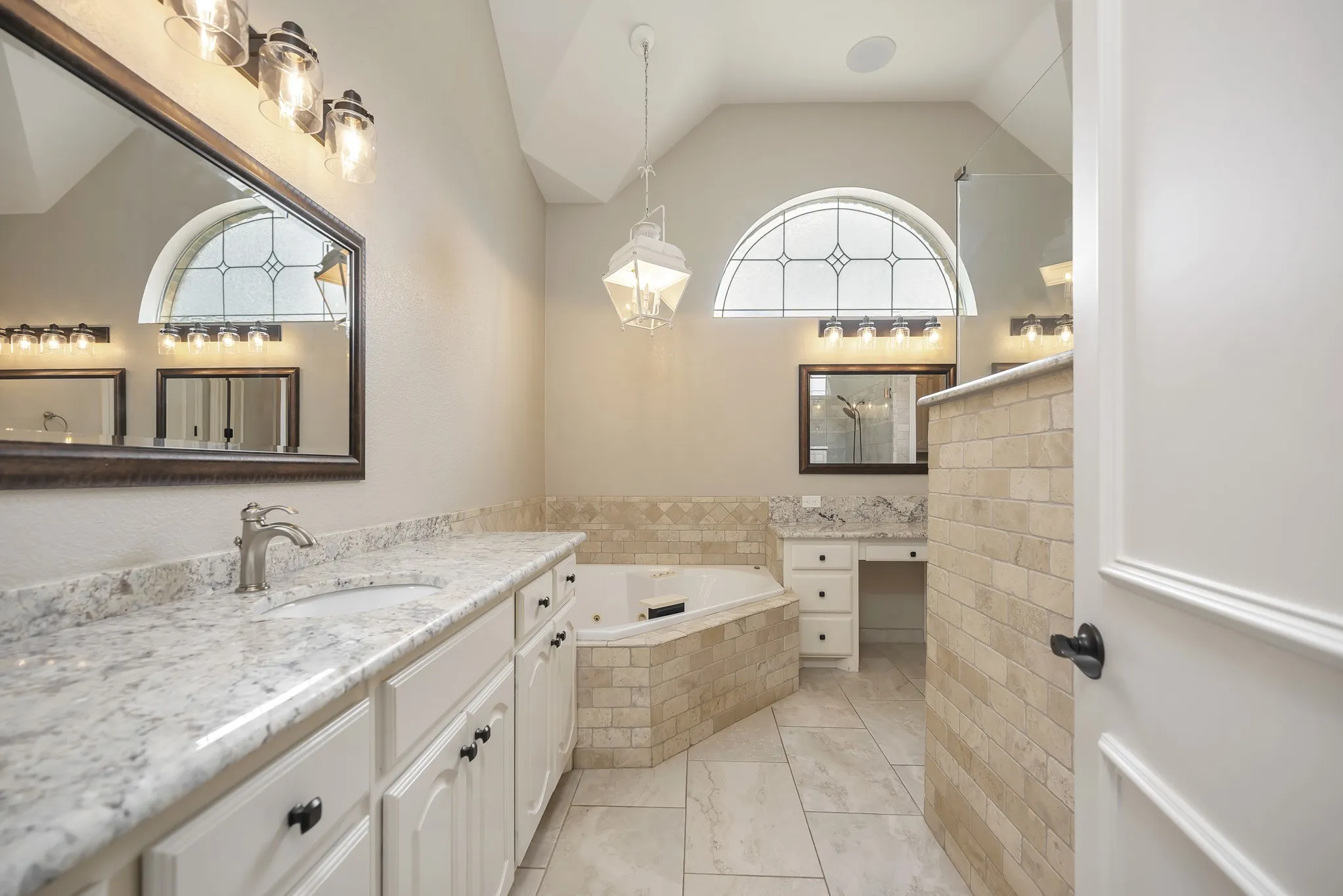 Single Family Residence For Sale in Denton County , 5200 Temple Drive, Flower Mound, Texas 75028, 4 Bedrooms, 4 Bathrooms, 3 Garage spaces, 3,999 Sqft, built in 2002, Price $1,185,000, mls#21234311, Real Estate Agent in Flower Mound, Homes For Sale in Denton county, Homes For Sale in Flower Mound, Realtor in Flower Mound Texas, Real Estate Brokerage Independent Realty Texas, Luminita Cordes Realtor