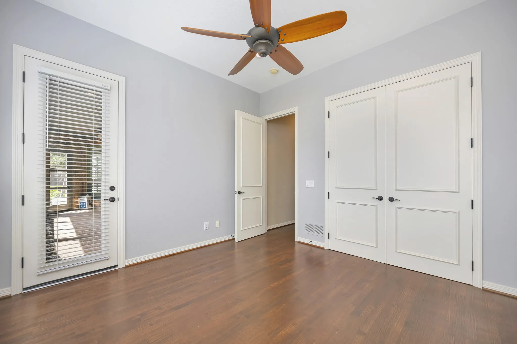 Single Family Residence For Sale in Denton County , 5200 Temple Drive, Flower Mound, Texas 75028, 4 Bedrooms, 4 Bathrooms, 3 Garage spaces, 3,999 Sqft, built in 2002, Price $1,185,000, mls#21234311, Real Estate Agent in Flower Mound, Homes For Sale in Denton county, Homes For Sale in Flower Mound, Realtor in Flower Mound Texas, Real Estate Brokerage Independent Realty Texas, Luminita Cordes Realtor