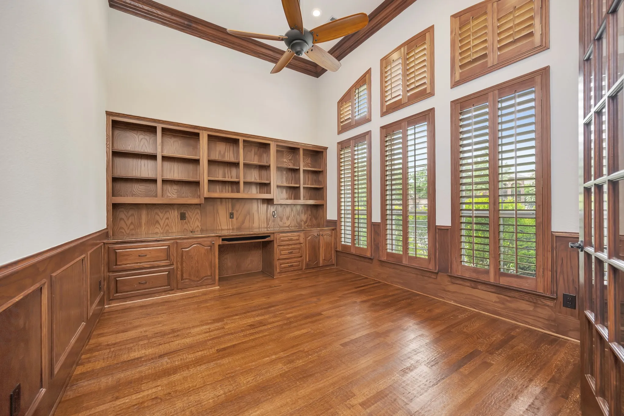 Single Family Residence For Sale in Denton County , 5200 Temple Drive, Flower Mound, Texas 75028, 4 Bedrooms, 4 Bathrooms, 3 Garage spaces, 3,999 Sqft, built in 2002, Price $1,185,000, mls#21234311, Real Estate Agent in Flower Mound, Homes For Sale in Denton county, Homes For Sale in Flower Mound, Realtor in Flower Mound Texas, Real Estate Brokerage Independent Realty Texas, Luminita Cordes Realtor