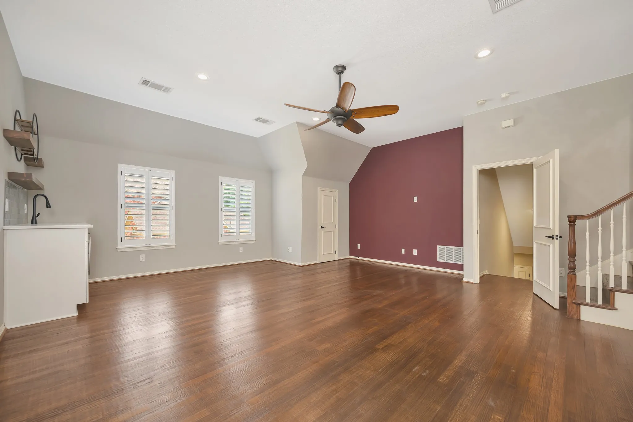Single Family Residence For Sale in Denton County , 5200 Temple Drive, Flower Mound, Texas 75028, 4 Bedrooms, 4 Bathrooms, 3 Garage spaces, 3,999 Sqft, built in 2002, Price $1,185,000, mls#21234311, Real Estate Agent in Flower Mound, Homes For Sale in Denton county, Homes For Sale in Flower Mound, Realtor in Flower Mound Texas, Real Estate Brokerage Independent Realty Texas, Luminita Cordes Realtor