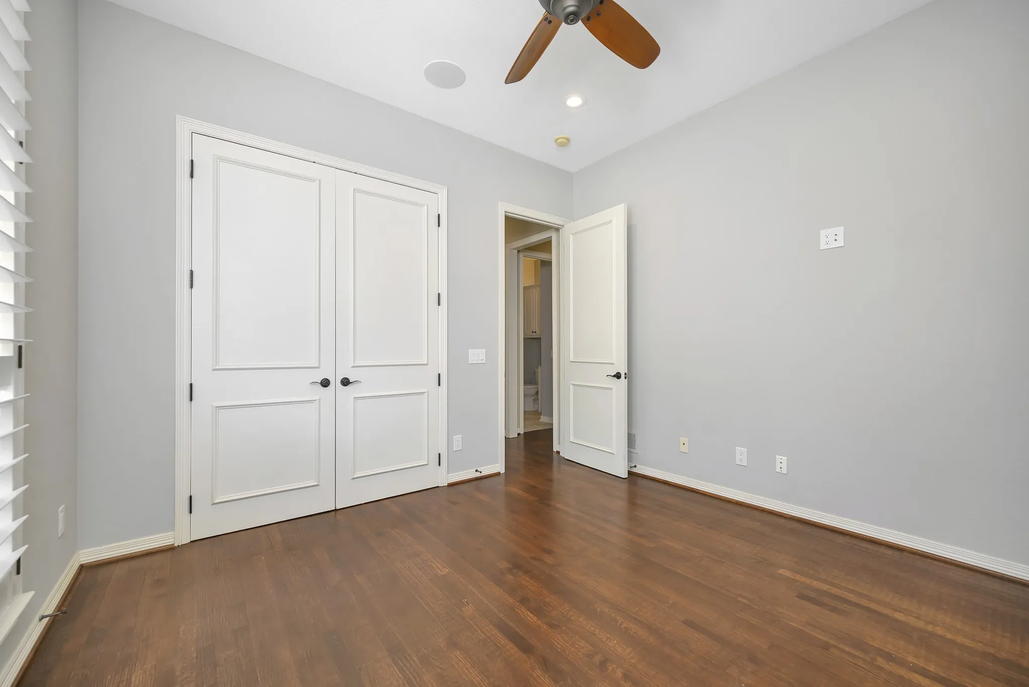 Single Family Residence For Sale in Denton County , 5200 Temple Drive, Flower Mound, Texas 75028, 4 Bedrooms, 4 Bathrooms, 3 Garage spaces, 3,999 Sqft, built in 2002, Price $1,185,000, mls#21234311, Real Estate Agent in Flower Mound, Homes For Sale in Denton county, Homes For Sale in Flower Mound, Realtor in Flower Mound Texas, Real Estate Brokerage Independent Realty Texas, Luminita Cordes Realtor