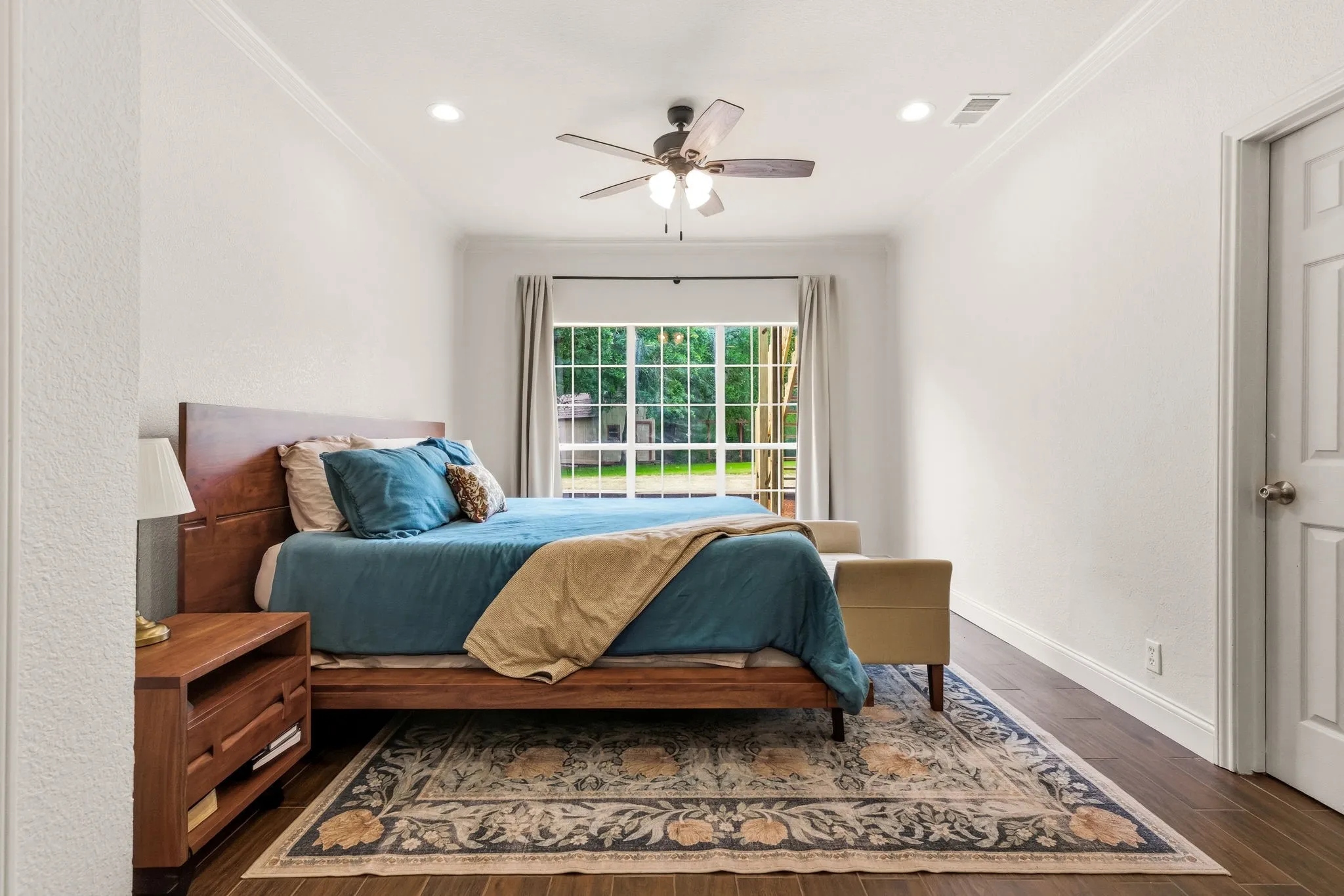 Single Family Residence For Sale in Denton County , 1092 Holly Lane, Lewisville, Texas 75067, 4 Bedrooms, 2 Bathrooms, 2 Garage spaces, 3,021 Sqft, built in 1993, Price $850,000, mls#21259373, Real Estate Agent in Lewisville, Homes For Sale in Denton county, Homes For Sale in Lewisville, Realtor in Lewisville Texas, Real Estate Brokerage Independent Realty Texas, Luminita Cordes Realtor