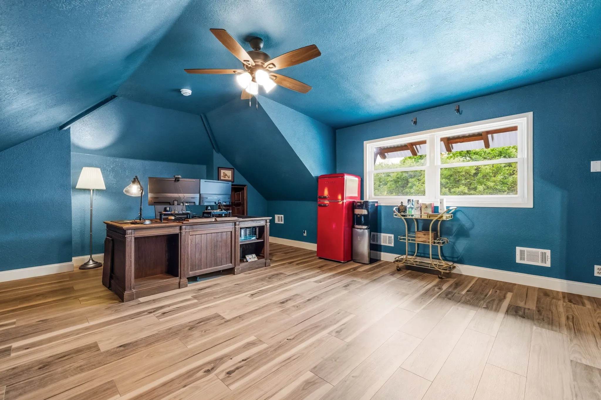 Single Family Residence For Sale in Denton County , 1092 Holly Lane, Lewisville, Texas 75067, 4 Bedrooms, 2 Bathrooms, 2 Garage spaces, 3,021 Sqft, built in 1993, Price $850,000, mls#21259373, Real Estate Agent in Lewisville, Homes For Sale in Denton county, Homes For Sale in Lewisville, Realtor in Lewisville Texas, Real Estate Brokerage Independent Realty Texas, Luminita Cordes Realtor