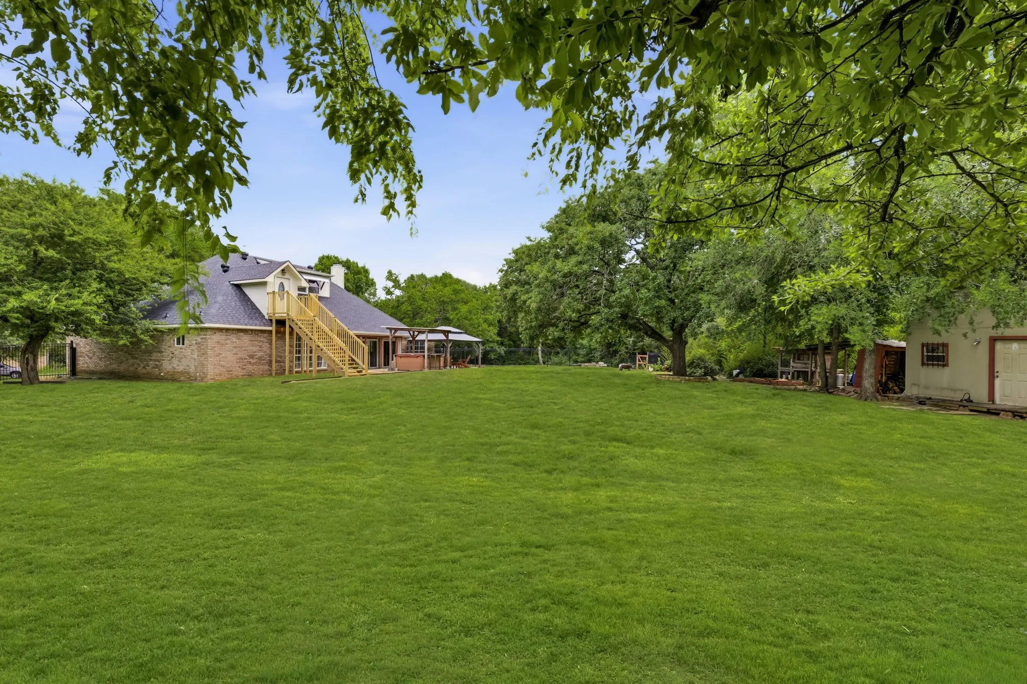 Single Family Residence For Sale in Denton County , 1092 Holly Lane, Lewisville, Texas 75067, 4 Bedrooms, 2 Bathrooms, 2 Garage spaces, 3,021 Sqft, built in 1993, Price $850,000, mls#21259373, Real Estate Agent in Lewisville, Homes For Sale in Denton county, Homes For Sale in Lewisville, Realtor in Lewisville Texas, Real Estate Brokerage Independent Realty Texas, Luminita Cordes Realtor