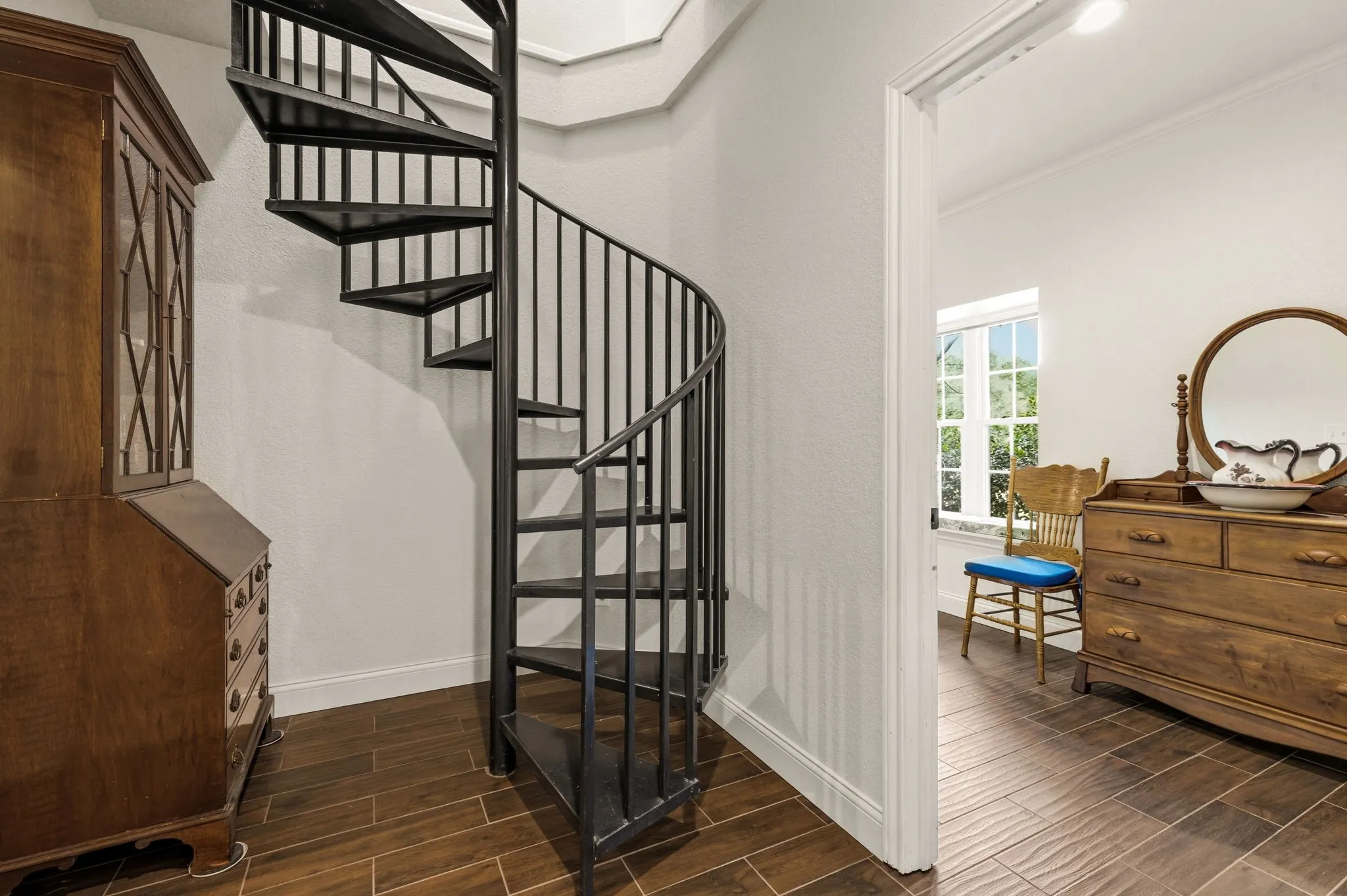 Single Family Residence For Sale in Denton County , 1092 Holly Lane, Lewisville, Texas 75067, 4 Bedrooms, 2 Bathrooms, 2 Garage spaces, 3,021 Sqft, built in 1993, Price $850,000, mls#21259373, Real Estate Agent in Lewisville, Homes For Sale in Denton county, Homes For Sale in Lewisville, Realtor in Lewisville Texas, Real Estate Brokerage Independent Realty Texas, Luminita Cordes Realtor