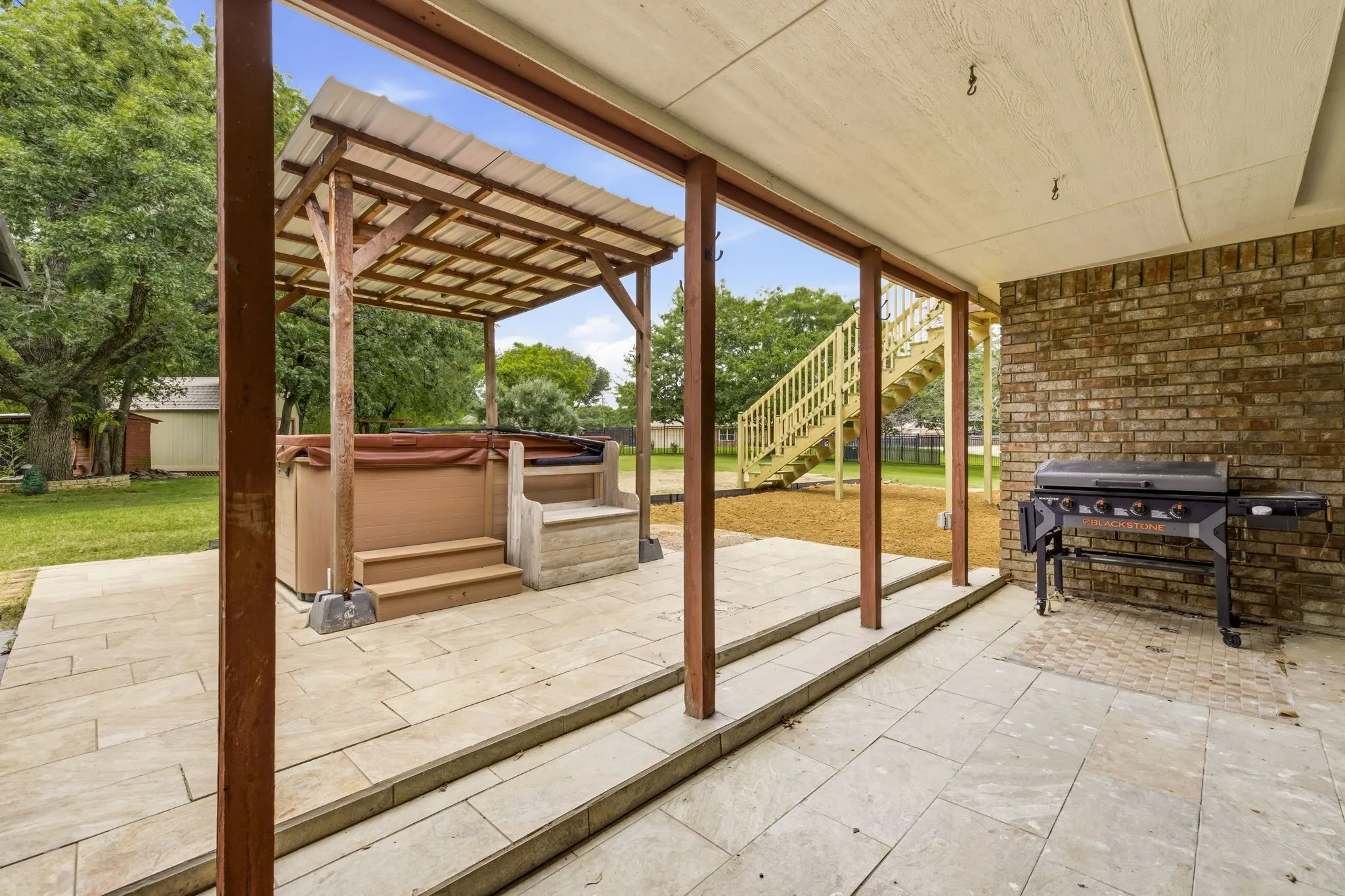 Single Family Residence For Sale in Denton County , 1092 Holly Lane, Lewisville, Texas 75067, 4 Bedrooms, 2 Bathrooms, 2 Garage spaces, 3,021 Sqft, built in 1993, Price $850,000, mls#21259373, Real Estate Agent in Lewisville, Homes For Sale in Denton county, Homes For Sale in Lewisville, Realtor in Lewisville Texas, Real Estate Brokerage Independent Realty Texas, Luminita Cordes Realtor