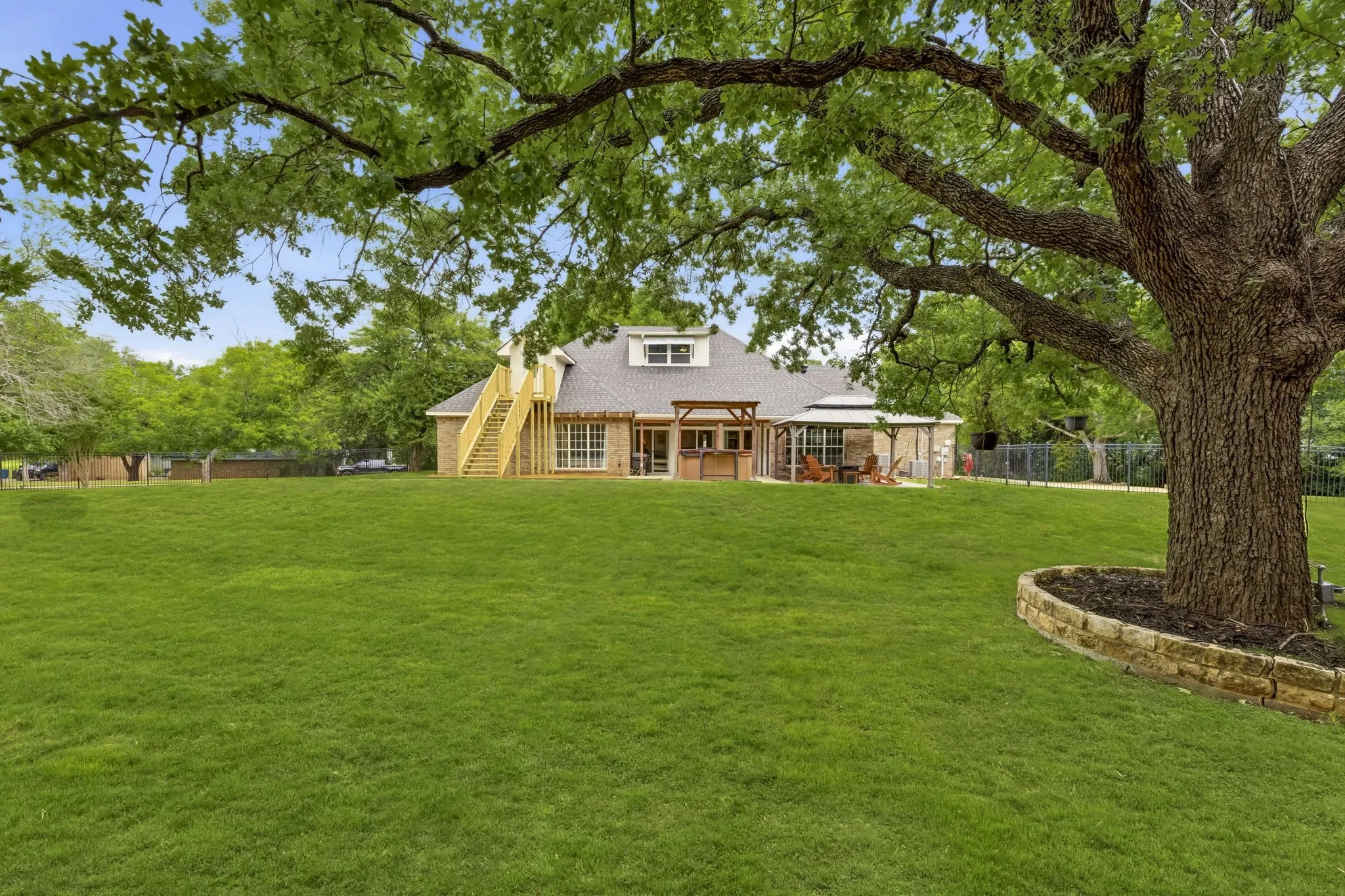 Single Family Residence For Sale in Denton County , 1092 Holly Lane, Lewisville, Texas 75067, 4 Bedrooms, 2 Bathrooms, 2 Garage spaces, 3,021 Sqft, built in 1993, Price $850,000, mls#21259373, Real Estate Agent in Lewisville, Homes For Sale in Denton county, Homes For Sale in Lewisville, Realtor in Lewisville Texas, Real Estate Brokerage Independent Realty Texas, Luminita Cordes Realtor