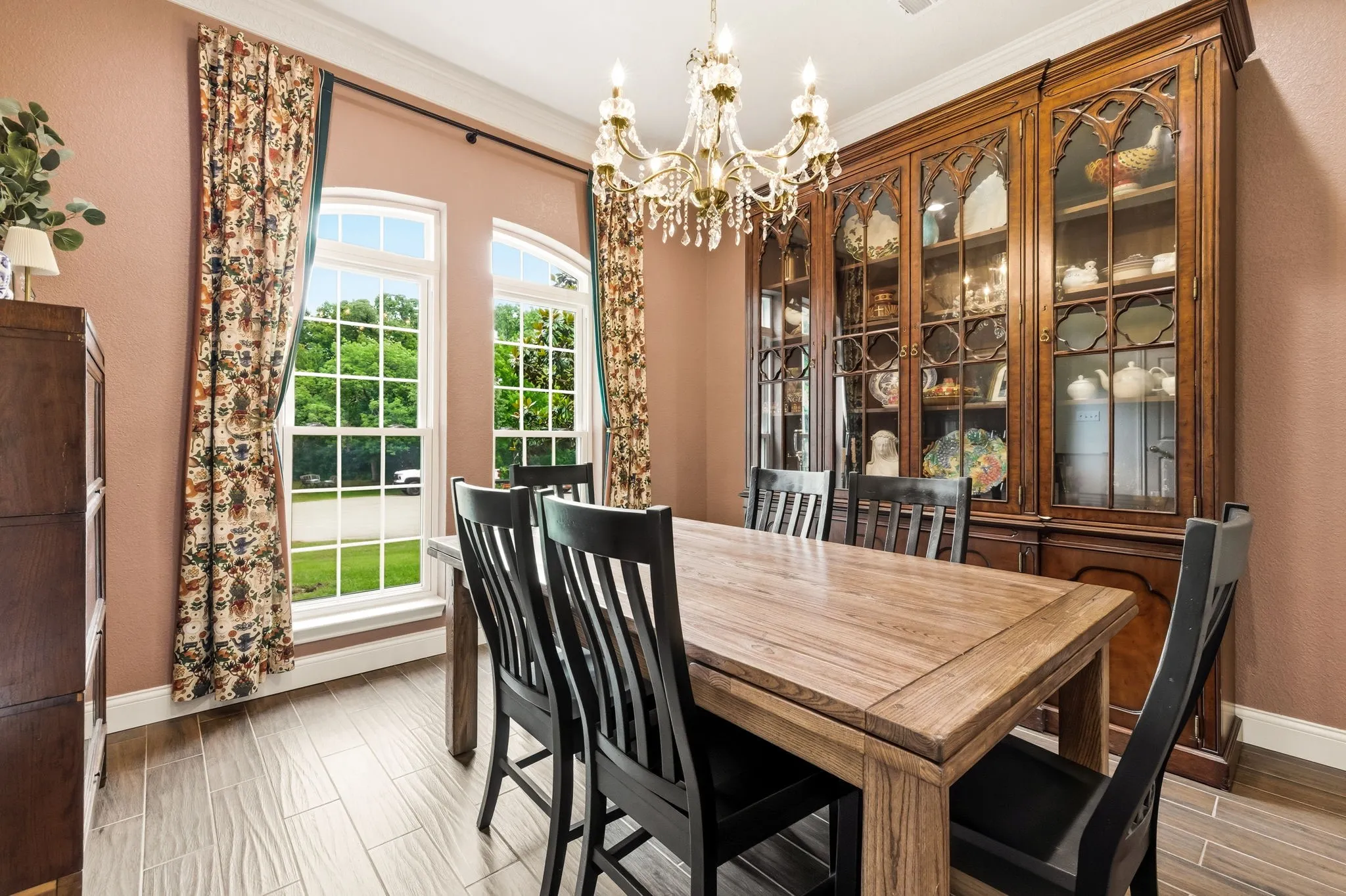 Single Family Residence For Sale in Denton County , 1092 Holly Lane, Lewisville, Texas 75067, 4 Bedrooms, 2 Bathrooms, 2 Garage spaces, 3,021 Sqft, built in 1993, Price $850,000, mls#21259373, Real Estate Agent in Lewisville, Homes For Sale in Denton county, Homes For Sale in Lewisville, Realtor in Lewisville Texas, Real Estate Brokerage Independent Realty Texas, Luminita Cordes Realtor