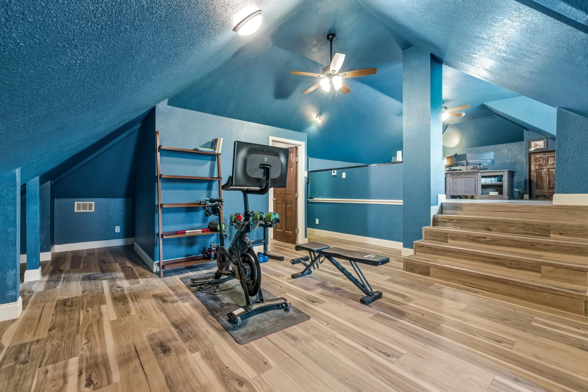 Single Family Residence For Sale in Denton County , 1092 Holly Lane, Lewisville, Texas 75067, 4 Bedrooms, 2 Bathrooms, 2 Garage spaces, 3,021 Sqft, built in 1993, Price $850,000, mls#21259373, Real Estate Agent in Lewisville, Homes For Sale in Denton county, Homes For Sale in Lewisville, Realtor in Lewisville Texas, Real Estate Brokerage Independent Realty Texas, Luminita Cordes Realtor