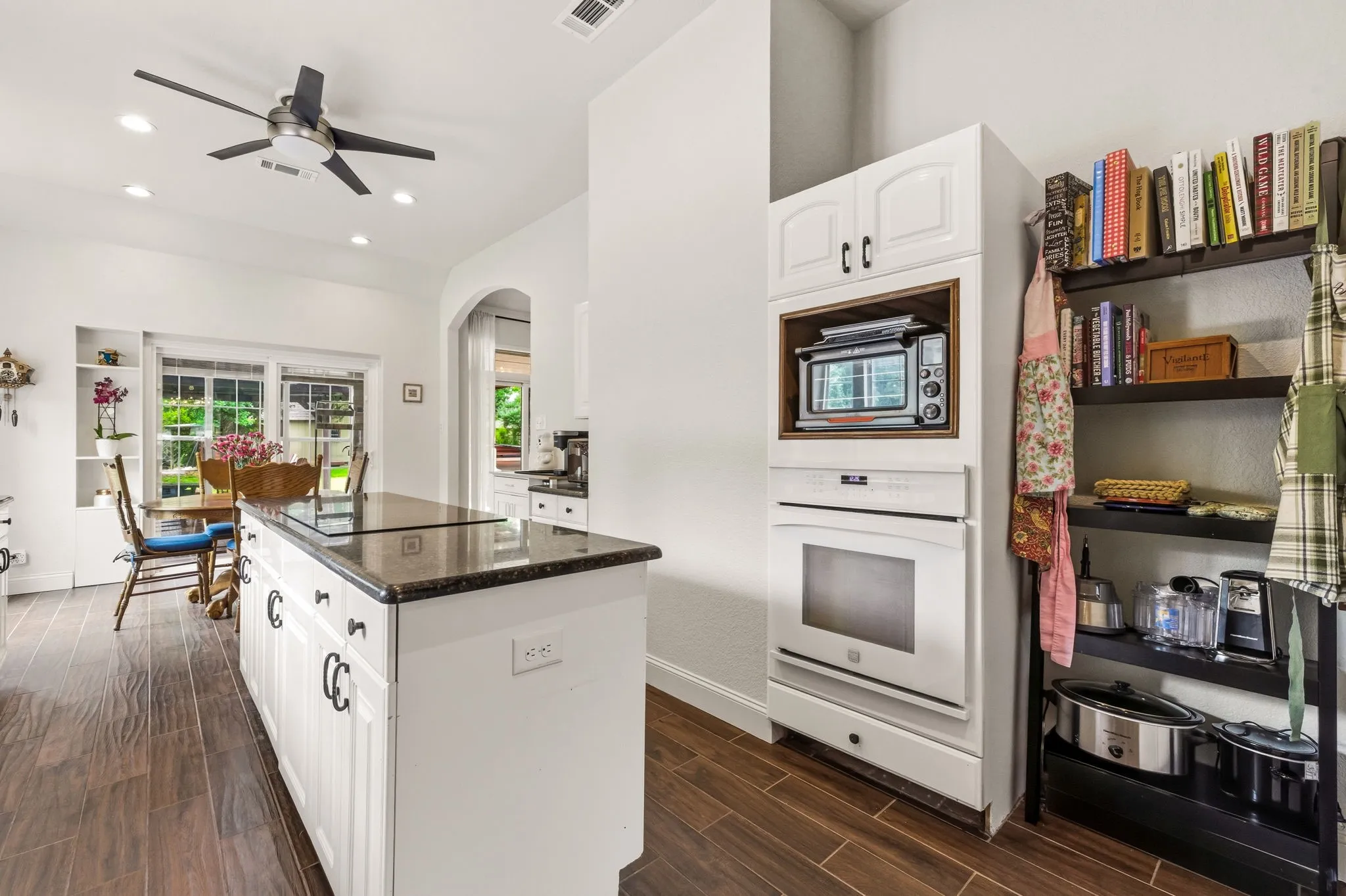 Single Family Residence For Sale in Denton County , 1092 Holly Lane, Lewisville, Texas 75067, 4 Bedrooms, 2 Bathrooms, 2 Garage spaces, 3,021 Sqft, built in 1993, Price $850,000, mls#21259373, Real Estate Agent in Lewisville, Homes For Sale in Denton county, Homes For Sale in Lewisville, Realtor in Lewisville Texas, Real Estate Brokerage Independent Realty Texas, Luminita Cordes Realtor