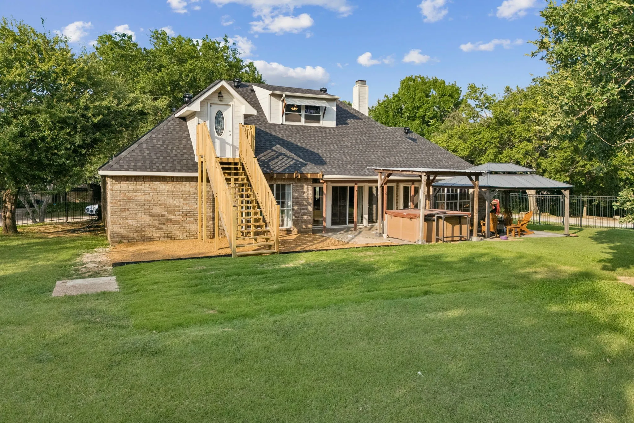 Single Family Residence For Sale in Denton County , 1092 Holly Lane, Lewisville, Texas 75067, 4 Bedrooms, 2 Bathrooms, 2 Garage spaces, 3,021 Sqft, built in 1993, Price $850,000, mls#21259373, Real Estate Agent in Lewisville, Homes For Sale in Denton county, Homes For Sale in Lewisville, Realtor in Lewisville Texas, Real Estate Brokerage Independent Realty Texas, Luminita Cordes Realtor