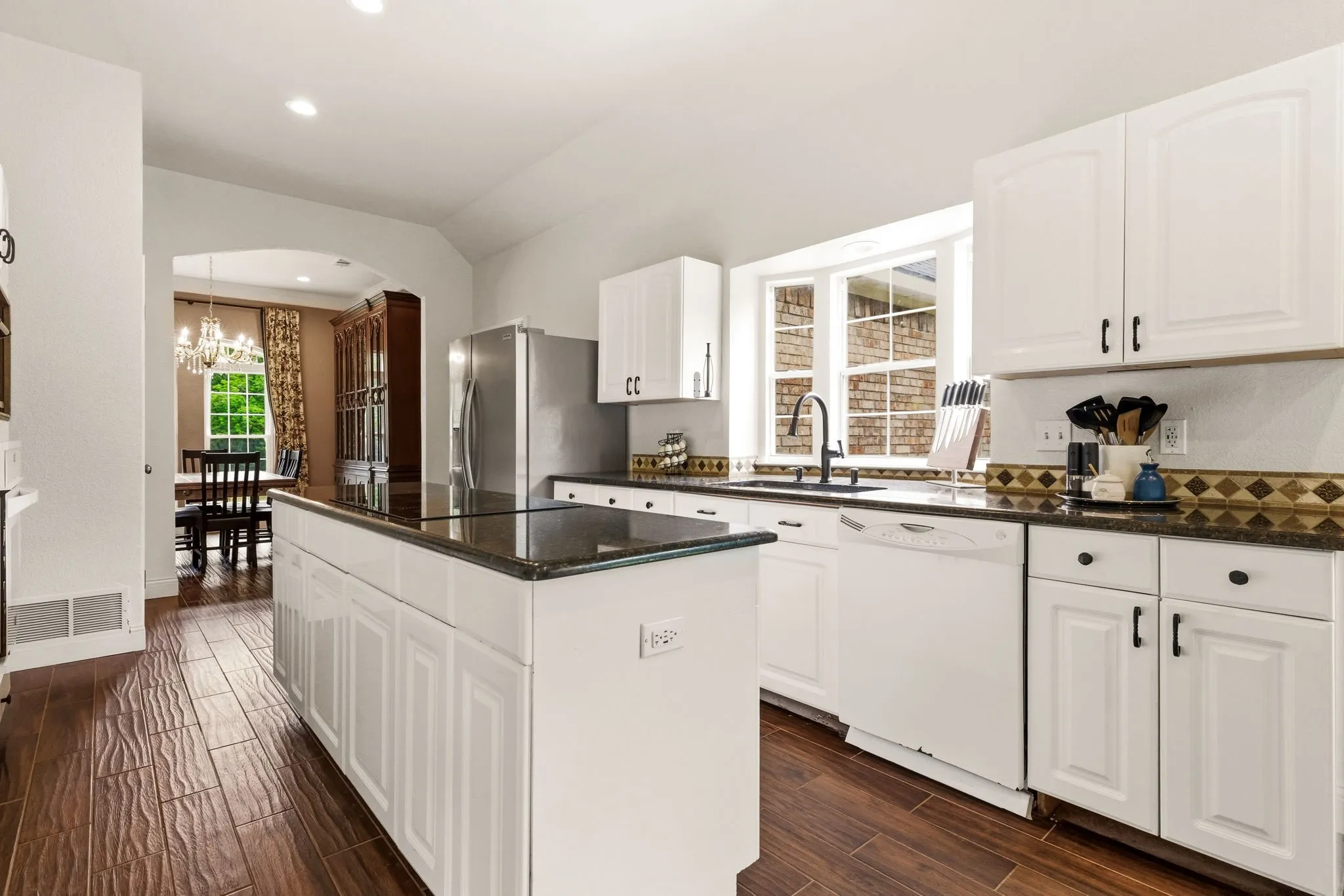 Single Family Residence For Sale in Denton County , 1092 Holly Lane, Lewisville, Texas 75067, 4 Bedrooms, 2 Bathrooms, 2 Garage spaces, 3,021 Sqft, built in 1993, Price $850,000, mls#21259373, Real Estate Agent in Lewisville, Homes For Sale in Denton county, Homes For Sale in Lewisville, Realtor in Lewisville Texas, Real Estate Brokerage Independent Realty Texas, Luminita Cordes Realtor