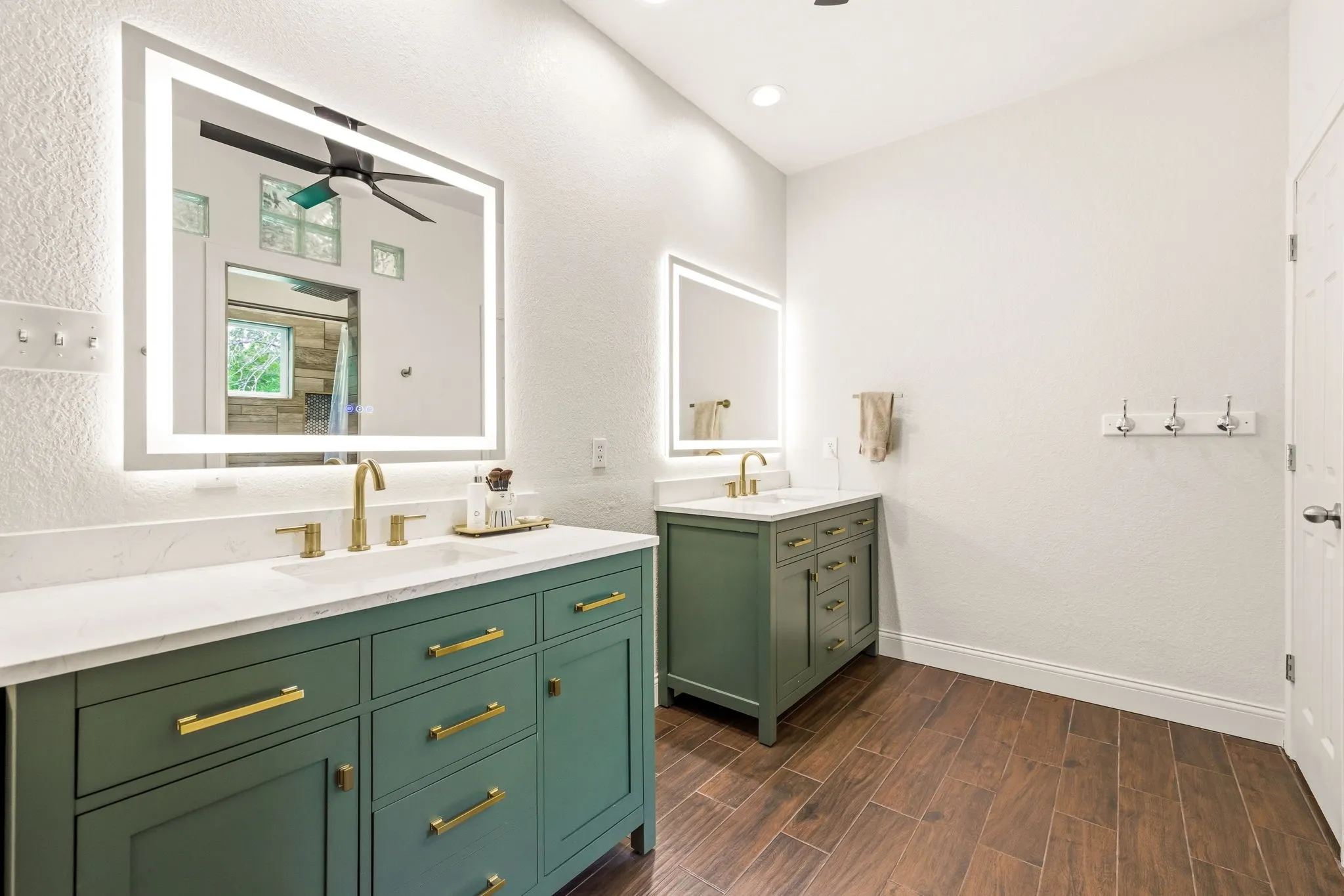 Single Family Residence For Sale in Denton County , 1092 Holly Lane, Lewisville, Texas 75067, 4 Bedrooms, 2 Bathrooms, 2 Garage spaces, 3,021 Sqft, built in 1993, Price $850,000, mls#21259373, Real Estate Agent in Lewisville, Homes For Sale in Denton county, Homes For Sale in Lewisville, Realtor in Lewisville Texas, Real Estate Brokerage Independent Realty Texas, Luminita Cordes Realtor