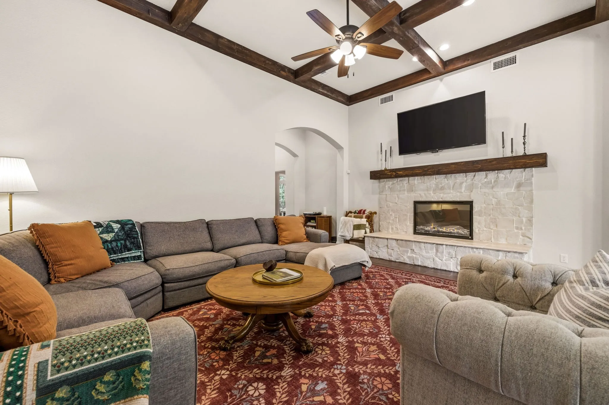 Single Family Residence For Sale in Denton County , 1092 Holly Lane, Lewisville, Texas 75067, 4 Bedrooms, 2 Bathrooms, 2 Garage spaces, 3,021 Sqft, built in 1993, Price $850,000, mls#21259373, Real Estate Agent in Lewisville, Homes For Sale in Denton county, Homes For Sale in Lewisville, Realtor in Lewisville Texas, Real Estate Brokerage Independent Realty Texas, Luminita Cordes Realtor