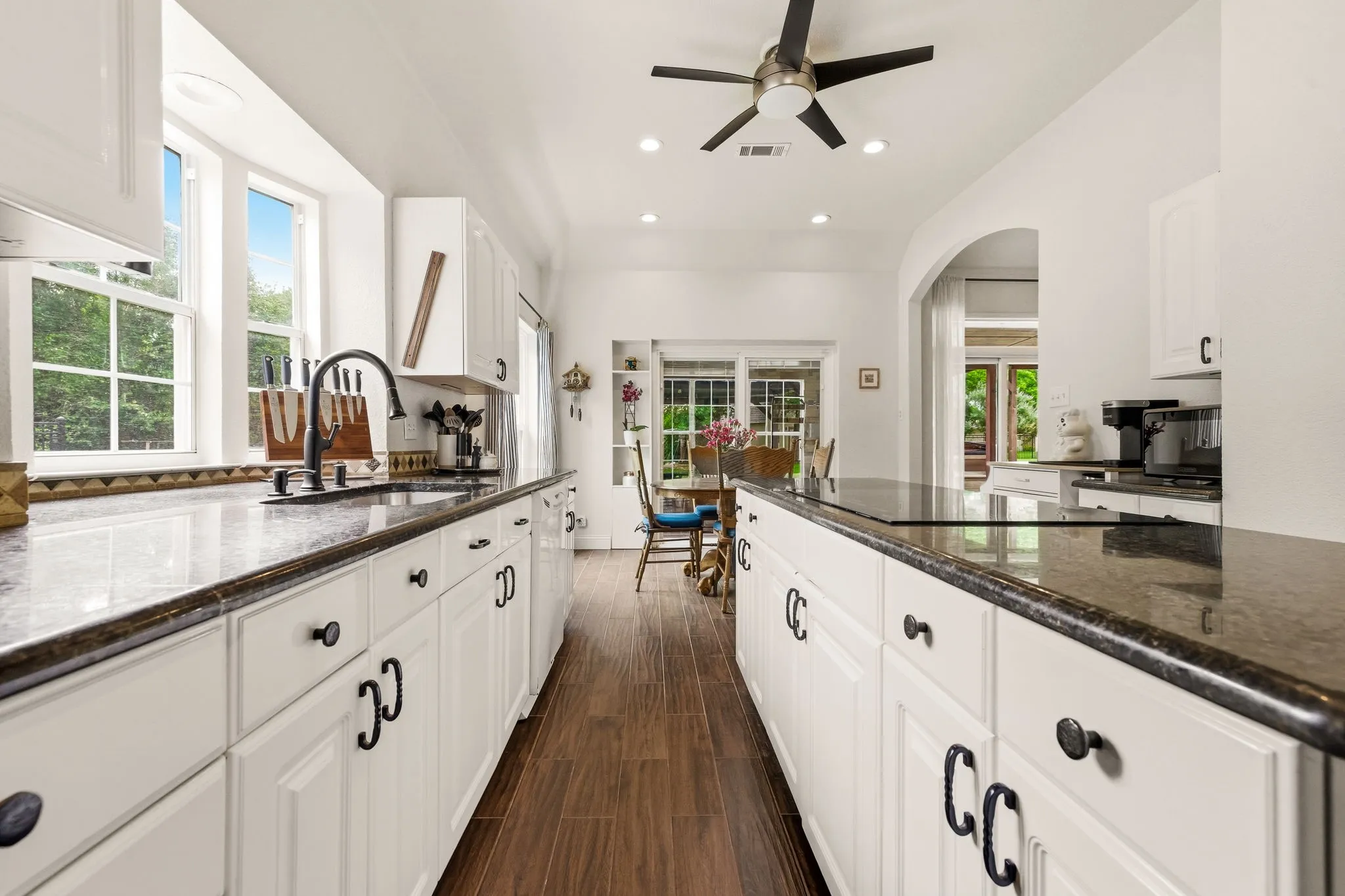 Single Family Residence For Sale in Denton County , 1092 Holly Lane, Lewisville, Texas 75067, 4 Bedrooms, 2 Bathrooms, 2 Garage spaces, 3,021 Sqft, built in 1993, Price $850,000, mls#21259373, Real Estate Agent in Lewisville, Homes For Sale in Denton county, Homes For Sale in Lewisville, Realtor in Lewisville Texas, Real Estate Brokerage Independent Realty Texas, Luminita Cordes Realtor