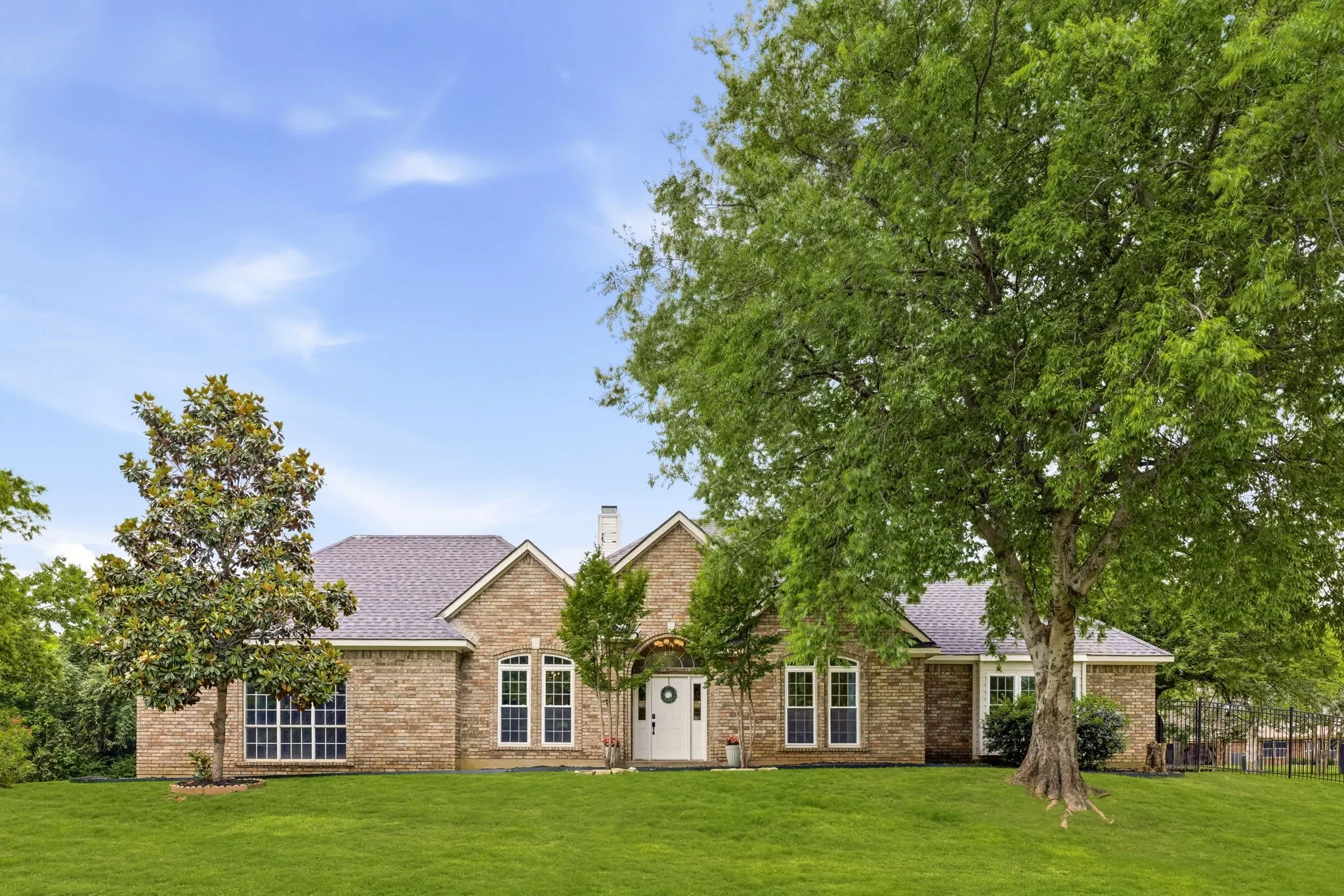 Single Family Residence For Sale in Denton County , 1092 Holly Lane, Lewisville, Texas 75067, 4 Bedrooms, 2 Bathrooms, 2 Garage spaces, 3,021 Sqft, built in 1993, Price $850,000, mls#21259373, Real Estate Agent in Lewisville, Homes For Sale in Denton county, Homes For Sale in Lewisville, Realtor in Lewisville Texas, Real Estate Brokerage Independent Realty Texas, Luminita Cordes Realtor