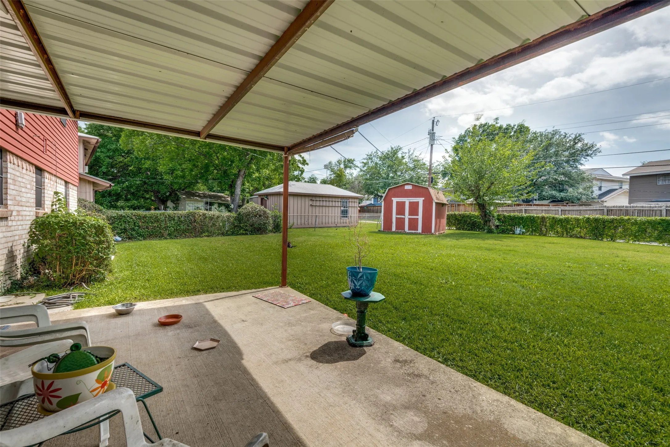 Covered patio featuring a concrete slab and metal roof structure