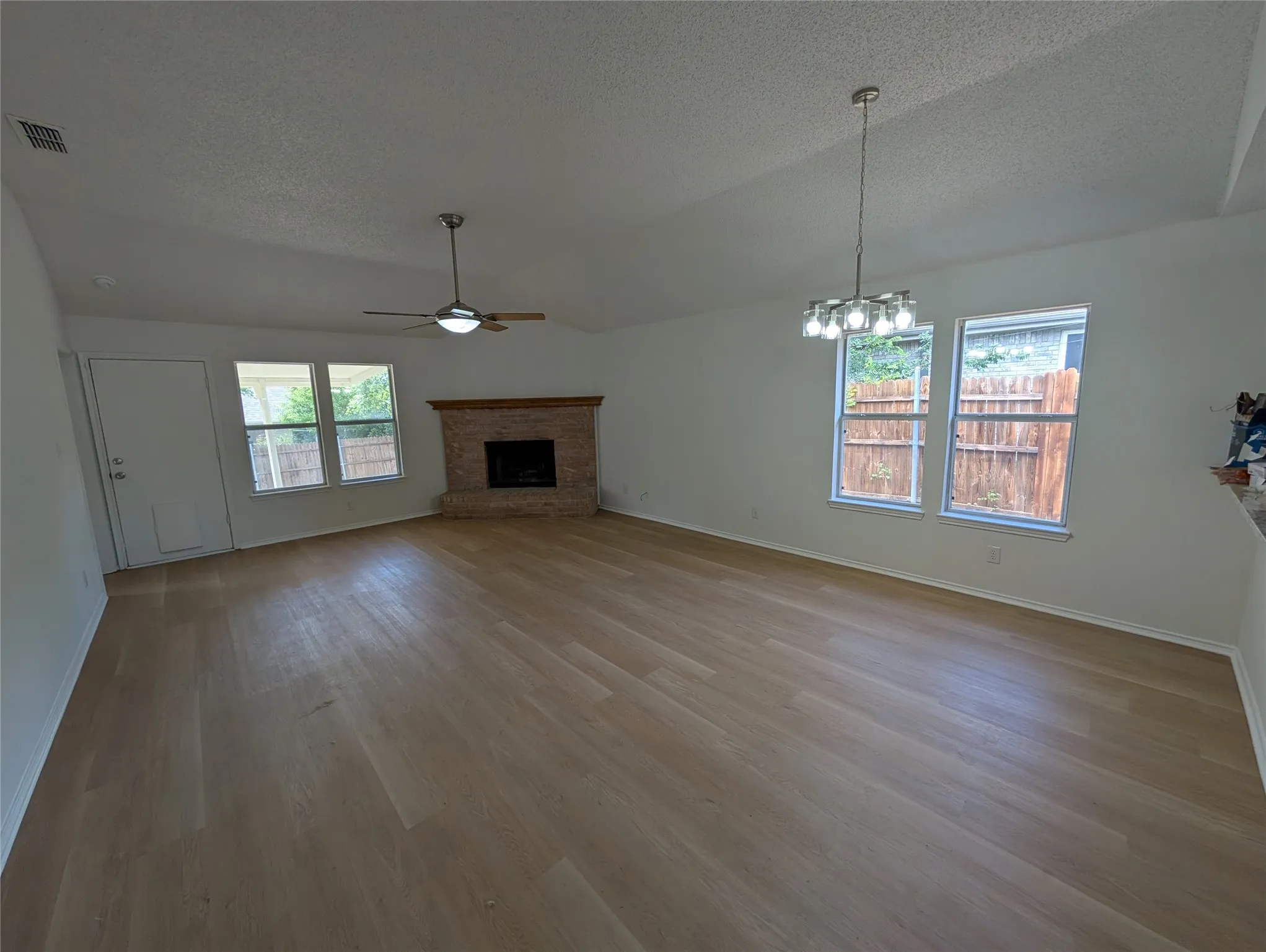 Single Family Residence For Sale in Tarrant County , 4821 Saint Thomas Place, Fort Worth, Texas 76135, 3 Bedroom, 2 Bathroom, 2 Garage spaces, 1,492 Sqft, built in 1993, mls#21261684, Real Estate Agent in Fort Worth, Homes For Sale in Tarrant county, Homes For Sale in Fort Worth, Realtor in Fort Worth Texas, Real Estate Brokerage Independent Realty Texas, Luminita Cordes Realtor