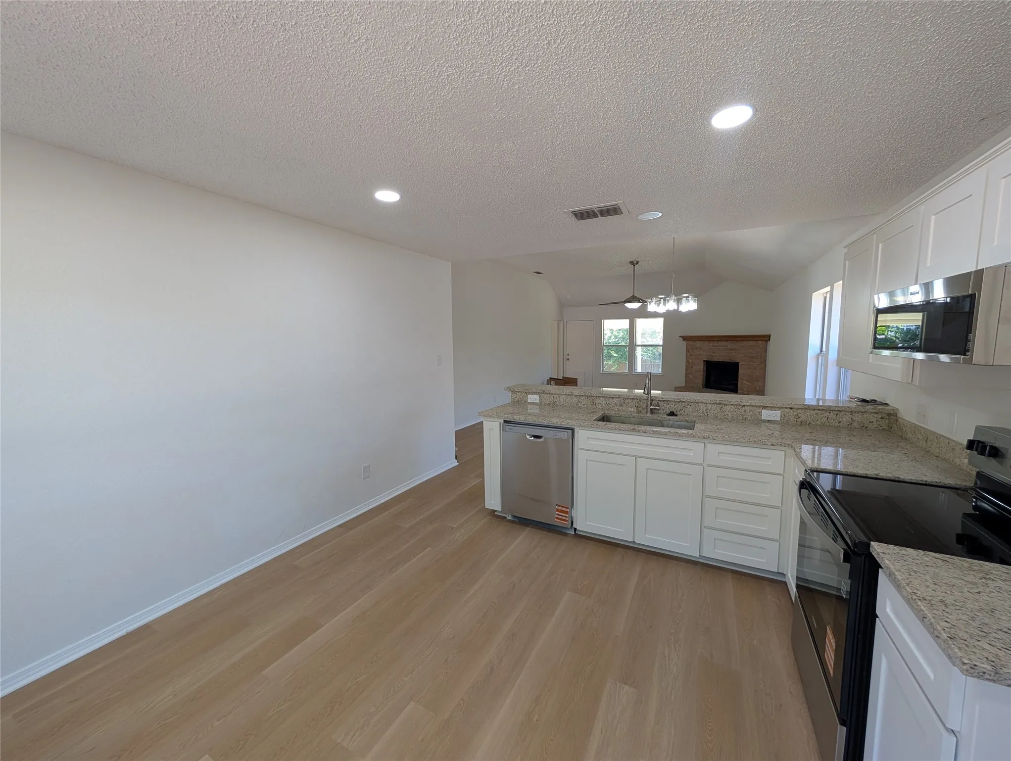 Single Family Residence For Sale in Tarrant County , 4821 Saint Thomas Place, Fort Worth, Texas 76135, 3 Bedroom, 2 Bathroom, 2 Garage spaces, 1,492 Sqft, built in 1993, mls#21261684, Real Estate Agent in Fort Worth, Homes For Sale in Tarrant county, Homes For Sale in Fort Worth, Realtor in Fort Worth Texas, Real Estate Brokerage Independent Realty Texas, Luminita Cordes Realtor