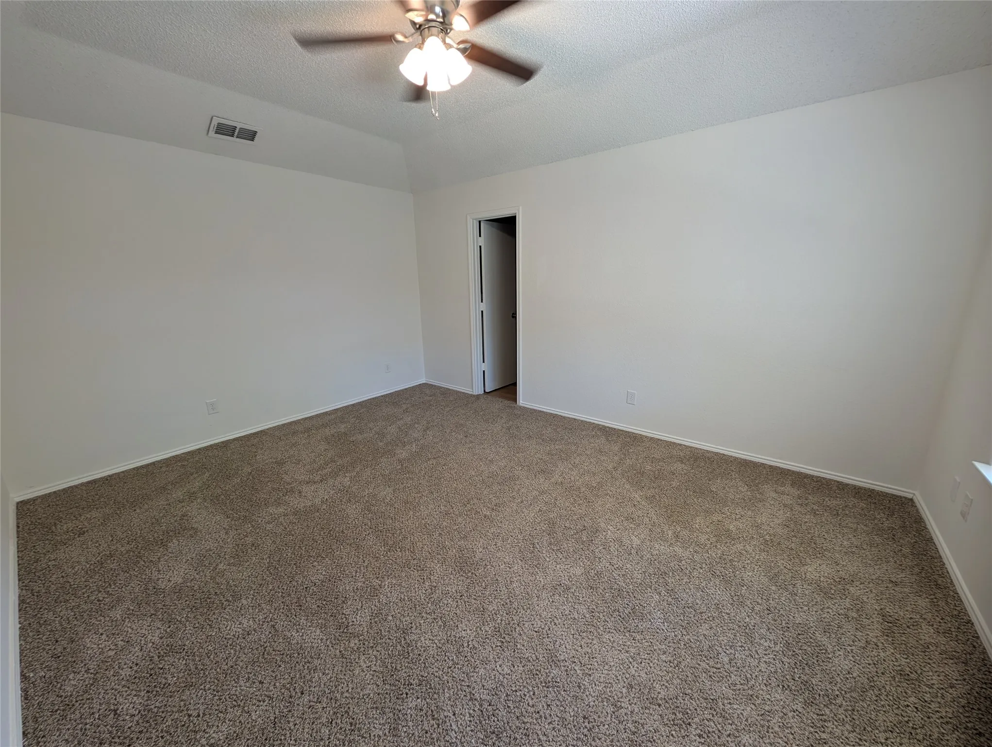Single Family Residence For Sale in Tarrant County , 4821 Saint Thomas Place, Fort Worth, Texas 76135, 3 Bedroom, 2 Bathroom, 2 Garage spaces, 1,492 Sqft, built in 1993, mls#21261684, Real Estate Agent in Fort Worth, Homes For Sale in Tarrant county, Homes For Sale in Fort Worth, Realtor in Fort Worth Texas, Real Estate Brokerage Independent Realty Texas, Luminita Cordes Realtor