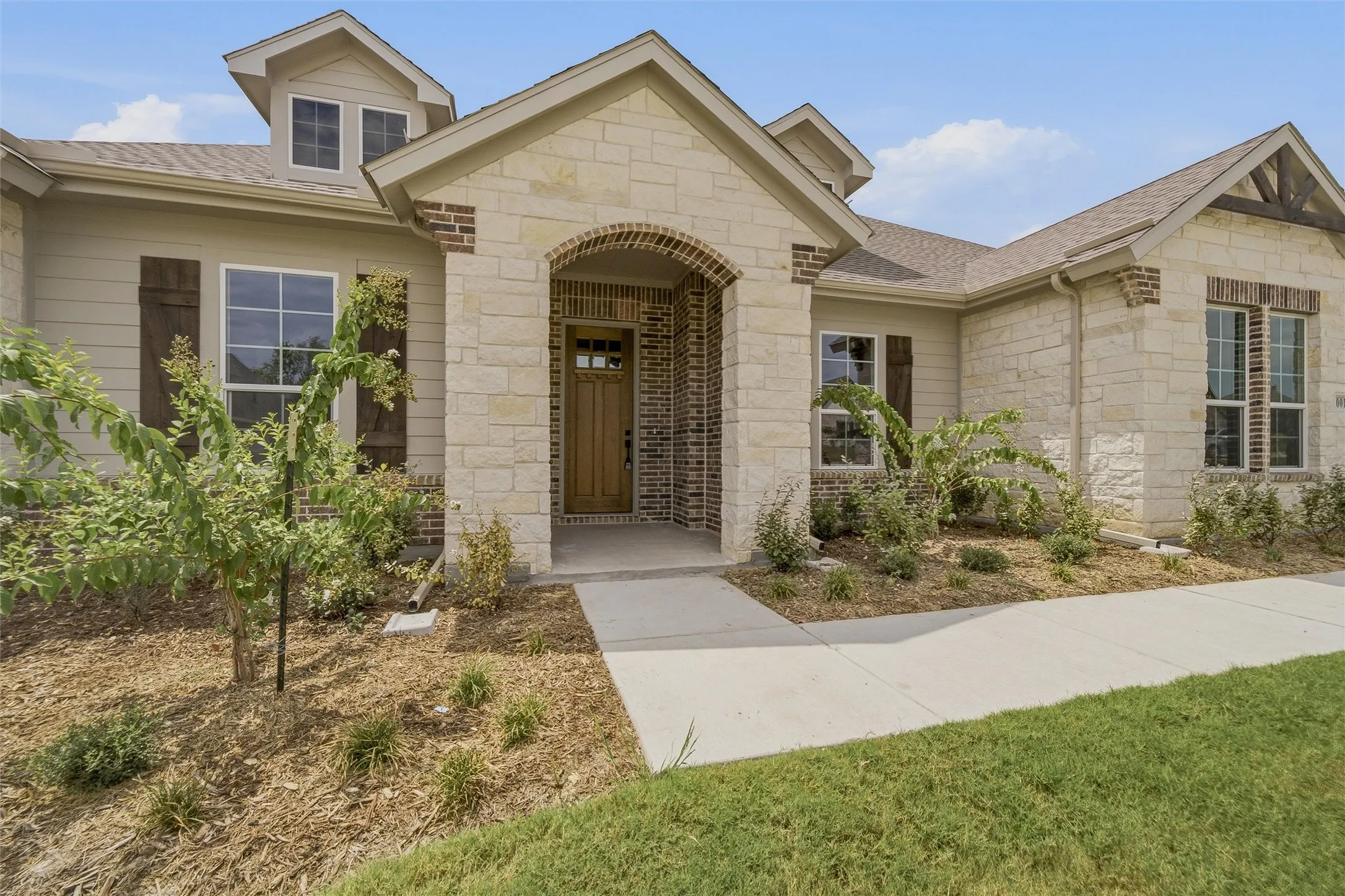 Single Family Residence For Sale in Grayson County , 1001 Perrin Lane, Van Alstyne, Texas 75495, 4 Bedroom, 3 Bathroom, 3 Garage spaces, 2,857 Sqft, built in 2026, mls#21262048, Real Estate Agent in Van Alstyne, Homes For Sale in Grayson county, Homes For Sale in Van Alstyne, Realtor in Van Alstyne Texas, Real Estate Brokerage Independent Realty Texas, Luminita Cordes Realtor