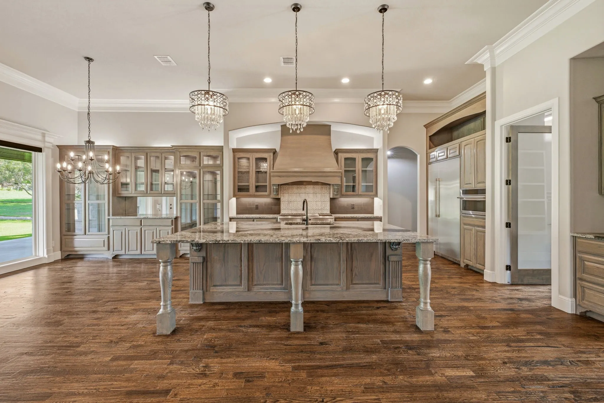 Single Family Residence For Sale in Hood County , 9503 Bellechase Road, Granbury, Texas 76049, 4 Bedroom, 4 Bathroom, 3 Garage spaces, 3,780 Sqft, built in 2019, mls#21260966, Real Estate Agent in Granbury, Homes For Sale in Hood county, Homes For Sale in Granbury, Realtor in Granbury Texas, Real Estate Brokerage Independent Realty Texas, Luminita Cordes Realtor