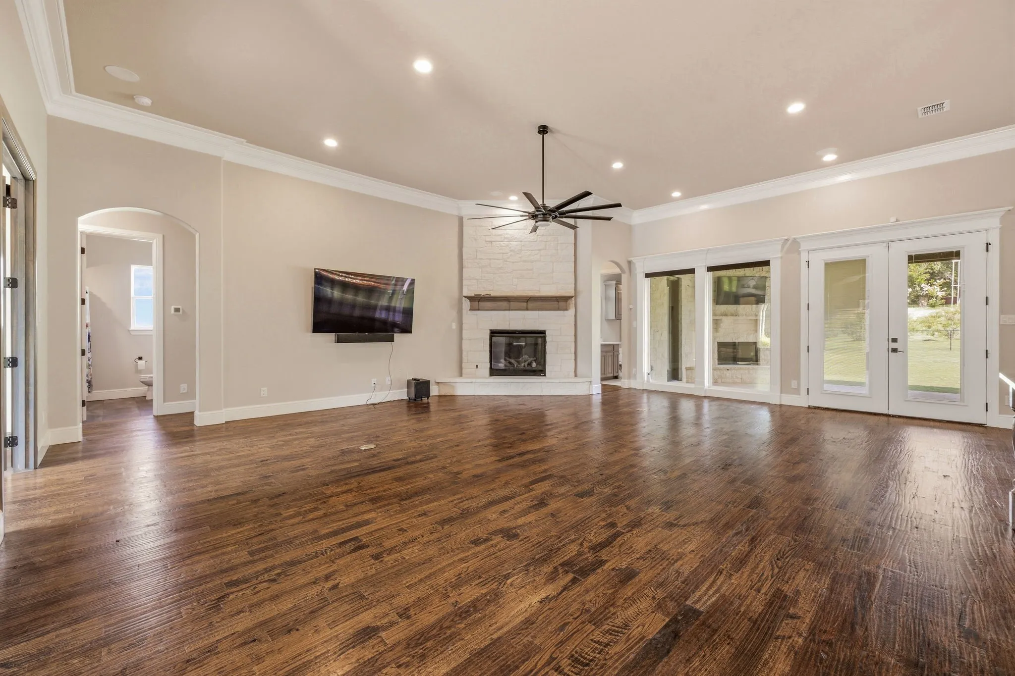 Single Family Residence For Sale in Hood County , 9503 Bellechase Road, Granbury, Texas 76049, 4 Bedroom, 4 Bathroom, 3 Garage spaces, 3,780 Sqft, built in 2019, mls#21260966, Real Estate Agent in Granbury, Homes For Sale in Hood county, Homes For Sale in Granbury, Realtor in Granbury Texas, Real Estate Brokerage Independent Realty Texas, Luminita Cordes Realtor