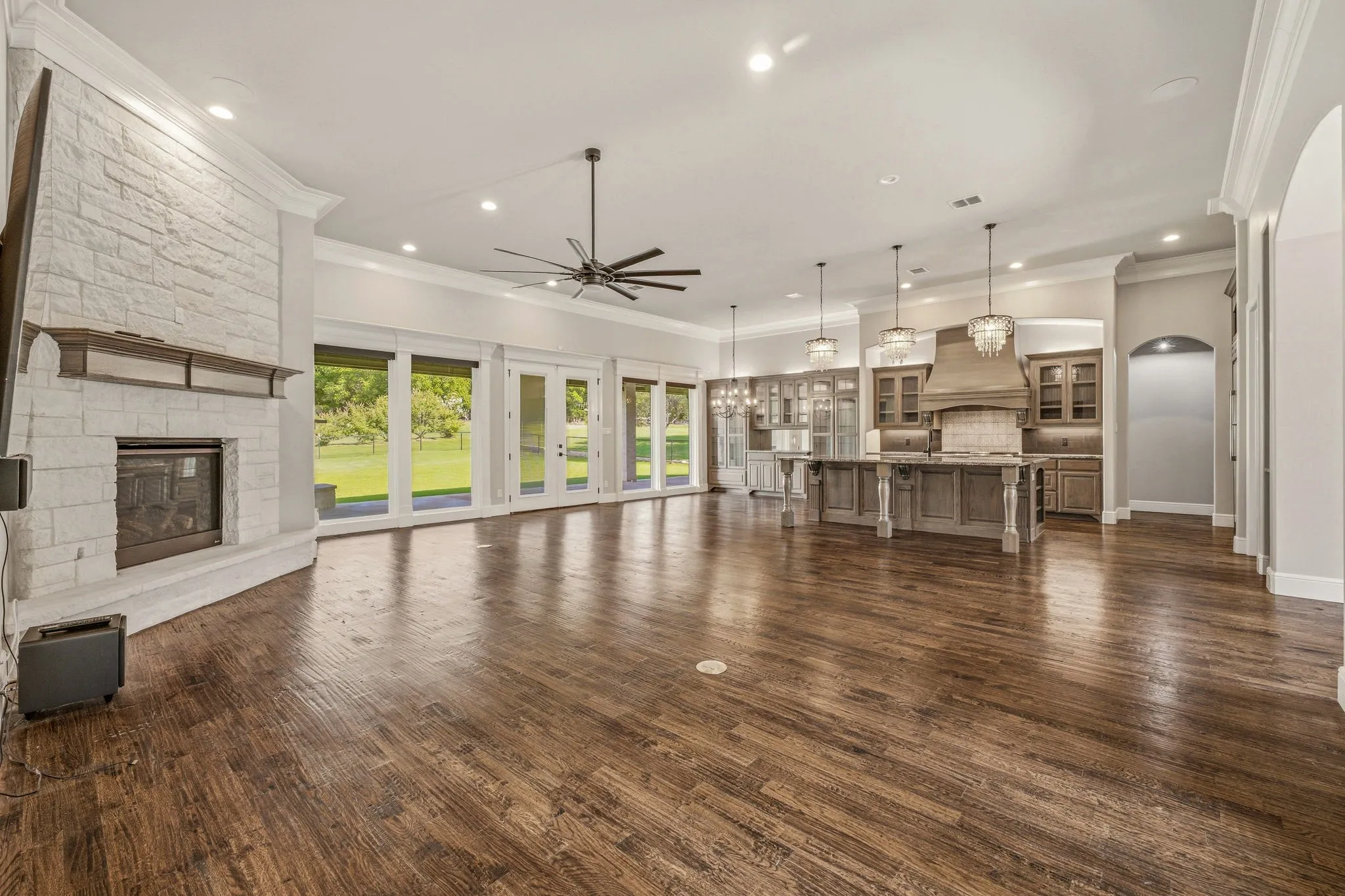 Single Family Residence For Sale in Hood County , 9503 Bellechase Road, Granbury, Texas 76049, 4 Bedroom, 4 Bathroom, 3 Garage spaces, 3,780 Sqft, built in 2019, mls#21260966, Real Estate Agent in Granbury, Homes For Sale in Hood county, Homes For Sale in Granbury, Realtor in Granbury Texas, Real Estate Brokerage Independent Realty Texas, Luminita Cordes Realtor