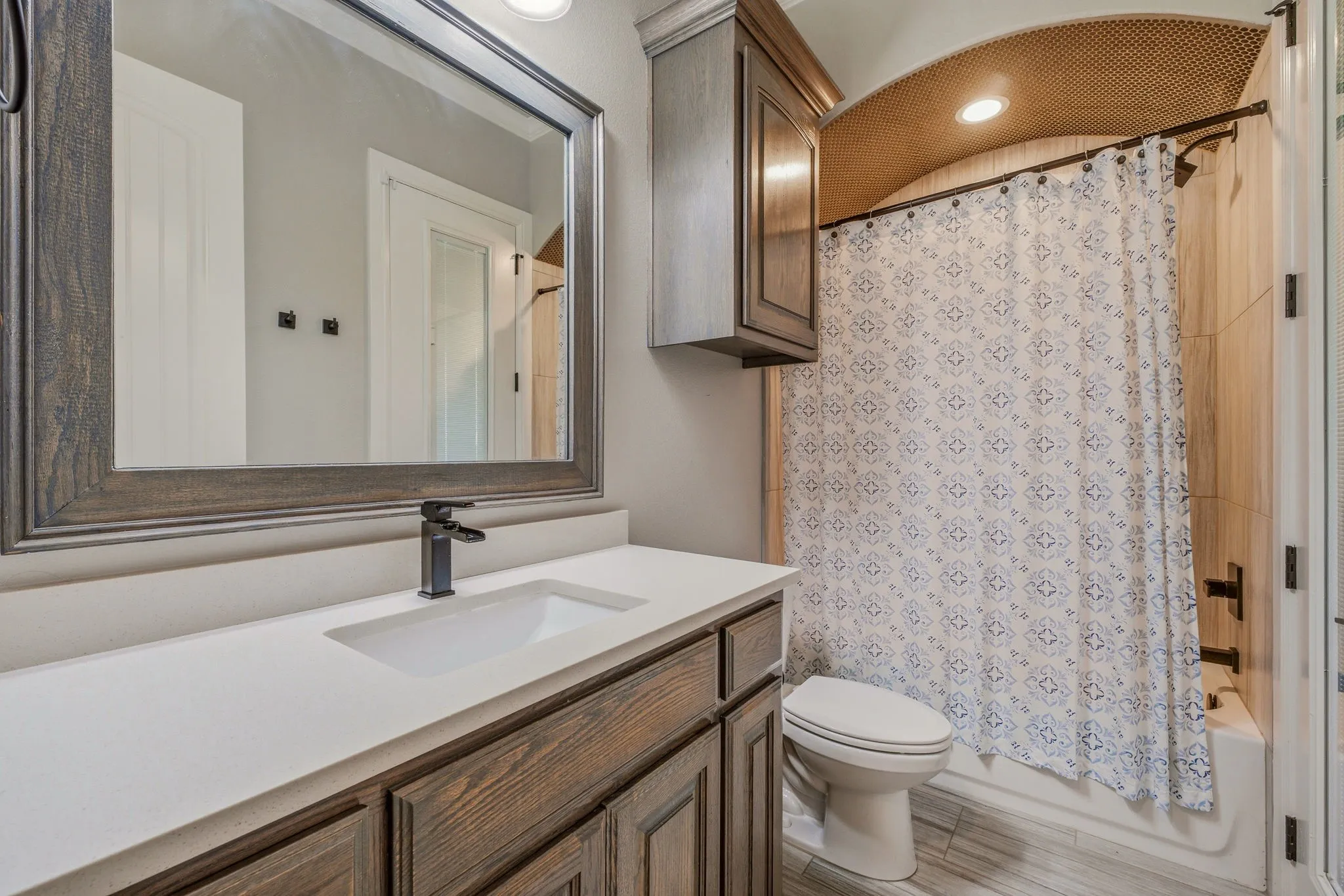 Single Family Residence For Sale in Hood County , 9503 Bellechase Road, Granbury, Texas 76049, 4 Bedroom, 4 Bathroom, 3 Garage spaces, 3,780 Sqft, built in 2019, mls#21260966, Real Estate Agent in Granbury, Homes For Sale in Hood county, Homes For Sale in Granbury, Realtor in Granbury Texas, Real Estate Brokerage Independent Realty Texas, Luminita Cordes Realtor