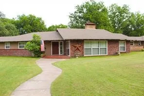Single Family Residence For Sale in Comanche County , 9137 Highway 67 377, Comanche, Texas 76442, 5 Bedrooms, 3 Bathrooms, Garage spaces, 2,893 Sqft, built in 1951, Price $325,000, mls#21261758, Real Estate Agent in Comanche, Homes For Sale in Comanche county, Homes For Sale in Comanche, Realtor in Comanche Texas, Real Estate Brokerage Independent Realty Texas, Luminita Cordes Realtor